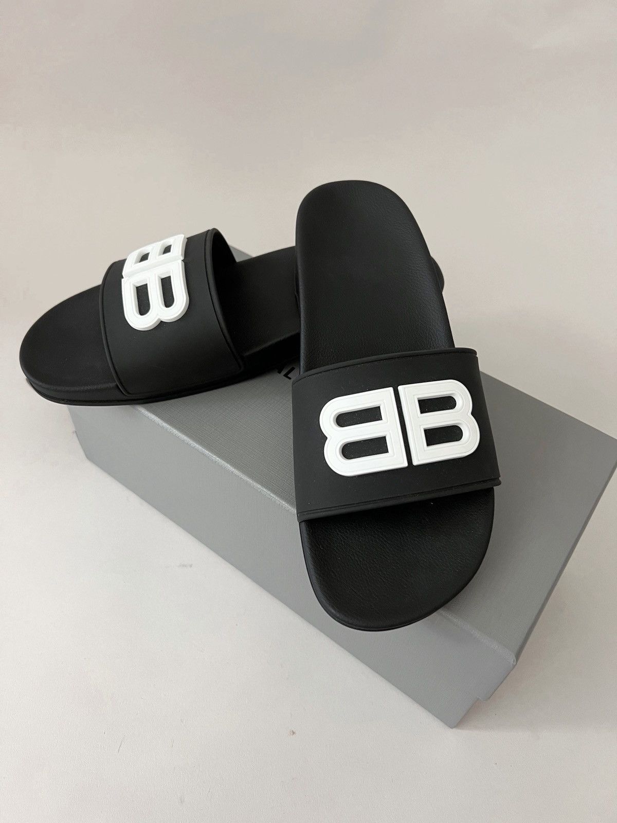 Balenciaga 🔥STEAL🔥Pool Rubber Slides with BB Logo Size US 8 / IT 38 - 3 Thumbnail