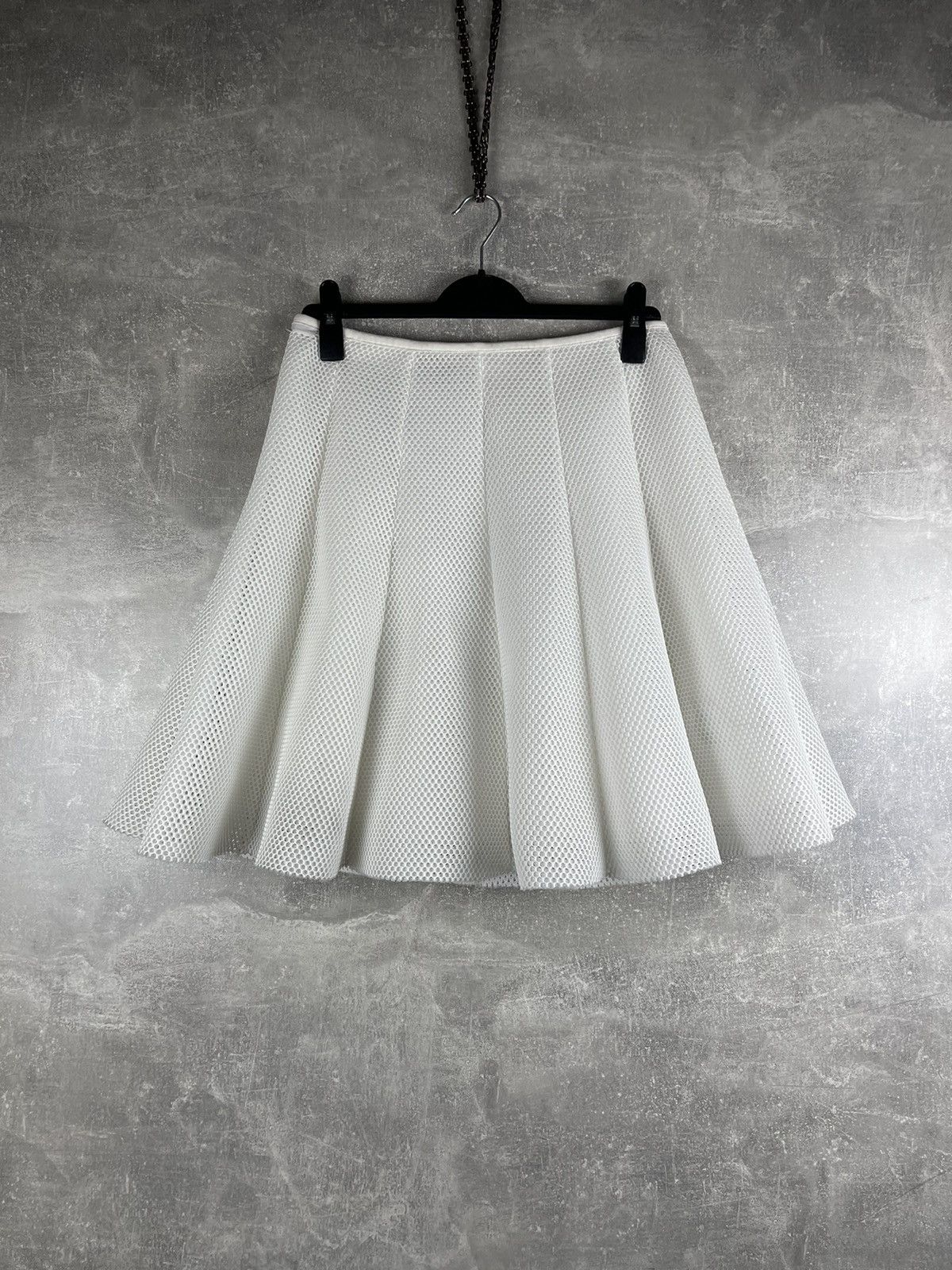 Moncler Moncler Rare White Textured Mesh Flared A Line Skirt Size 30" / US 8 / IT 44 - 1 Thumbnail