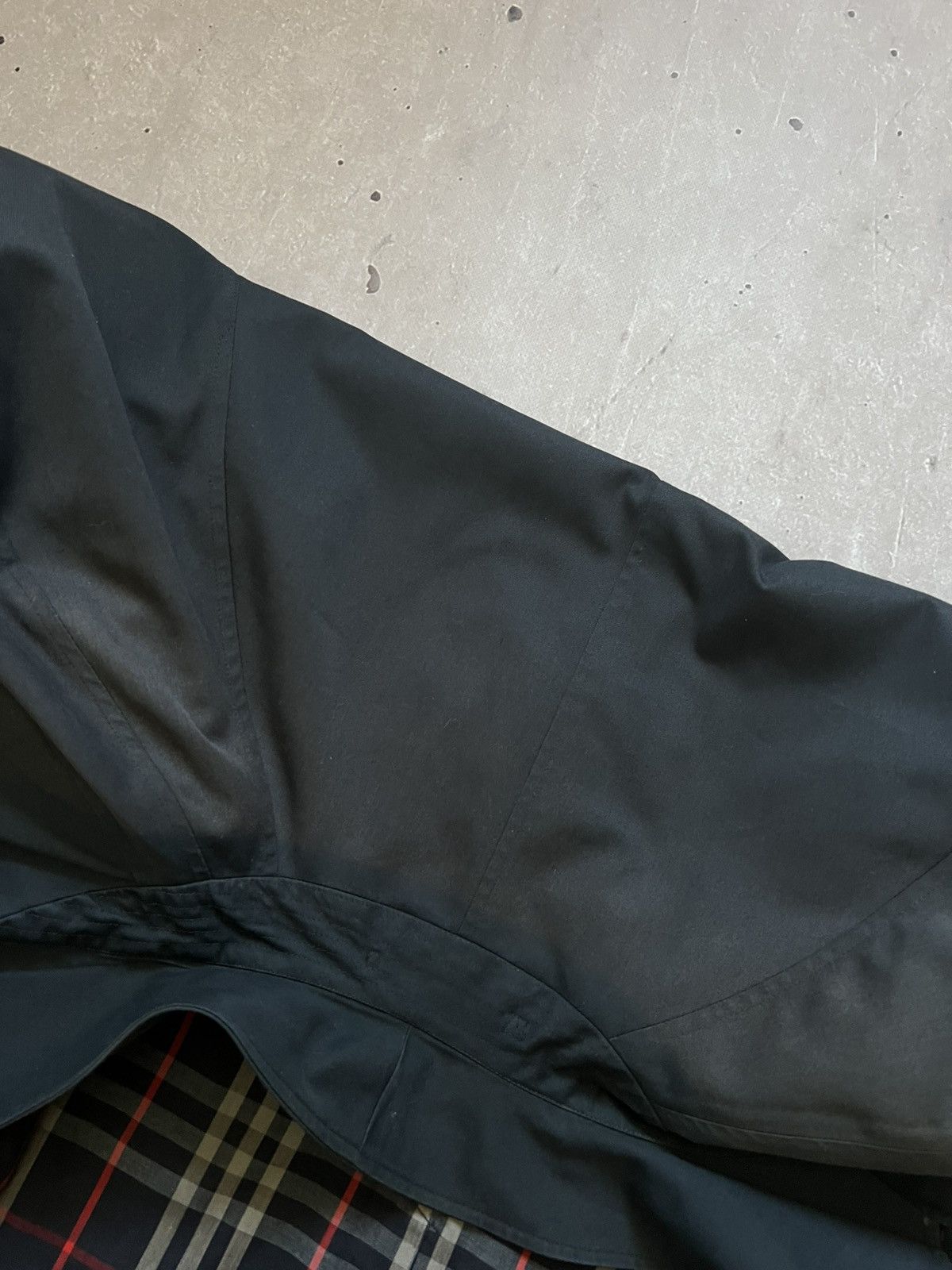 Burberry Very Rare Mans Trench Coat Barberry Size XL Hype Vintage Size US XL / EU 56 / 4 - 15 Thumbnail