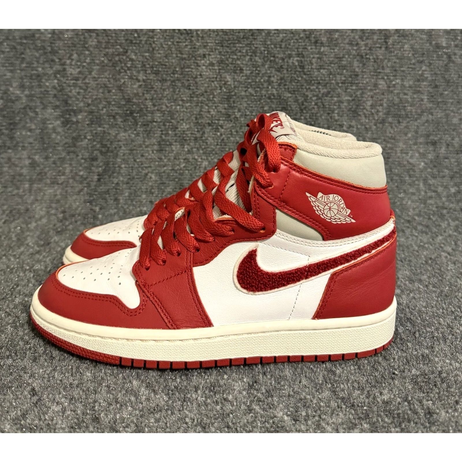 Jordan Brand Jordan 1 High Varsity Red 2022 DJ4891-061 Women’s Size 5.5 Sneaker Size US 6 / IT 36 - 2 Thumbnail