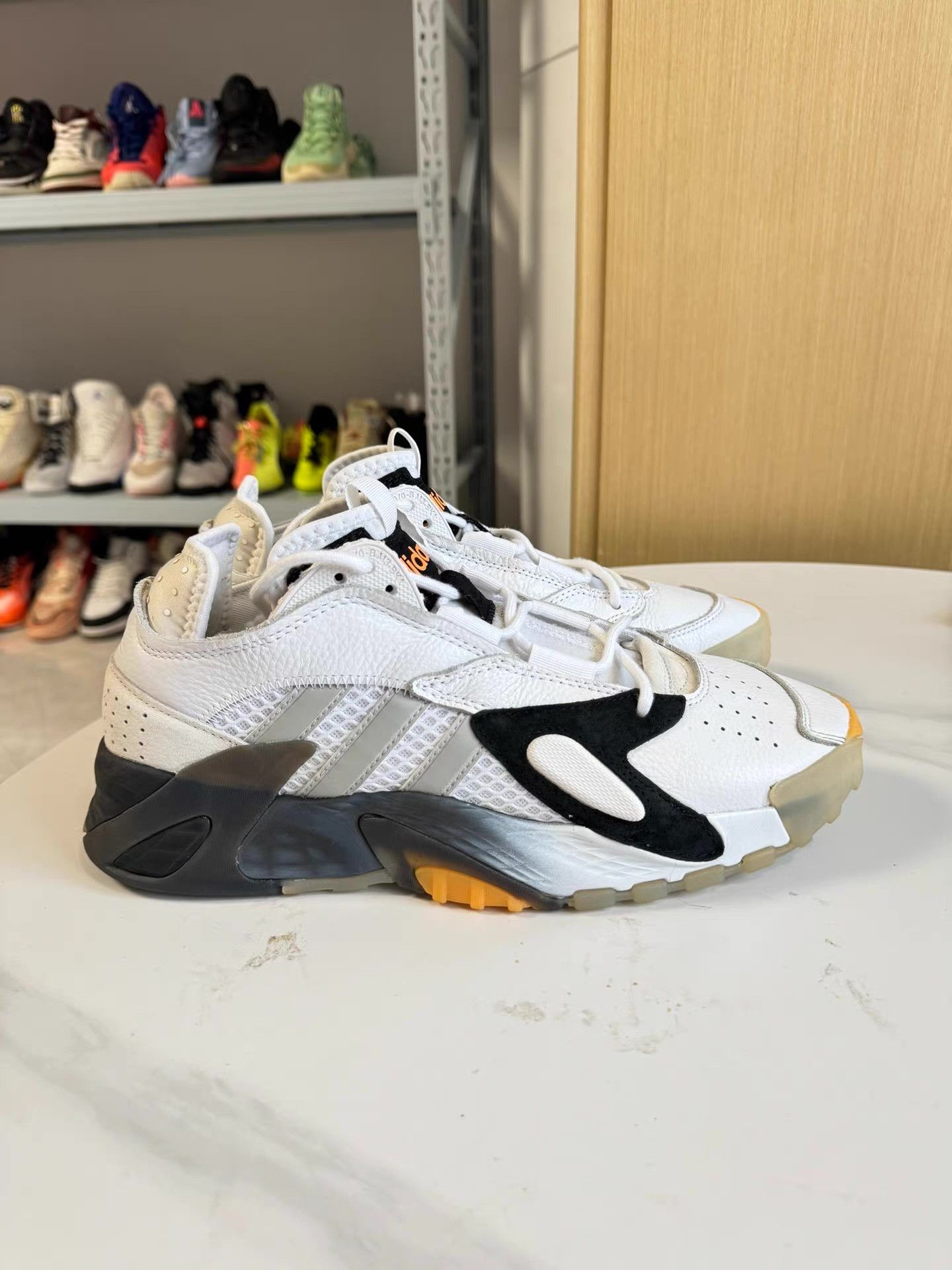 Adidas adidasOriginalsStreetball2019anti-slipandwear-resistant Q10 Size US 9.5 / EU 42-43 - 1 Thumbnail