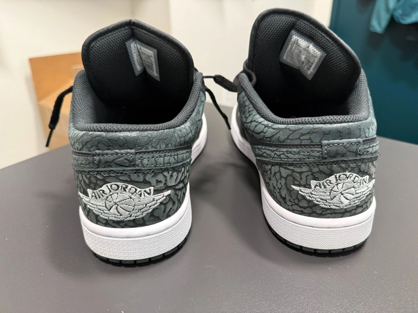 Jordan Brand Air Jordan 1 SE Low - Black Elephant Size US 8.5 / EU 41-42 - 7 Thumbnail