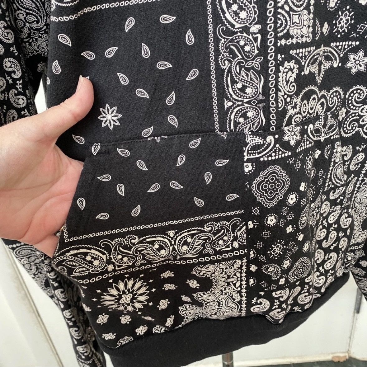 Talentless TALENTLESS HOODED HOODIE SWEATSHIRT BLACK BANDANA FLEECE L Size US L / EU 52-54 / 3 - 3 Thumbnail