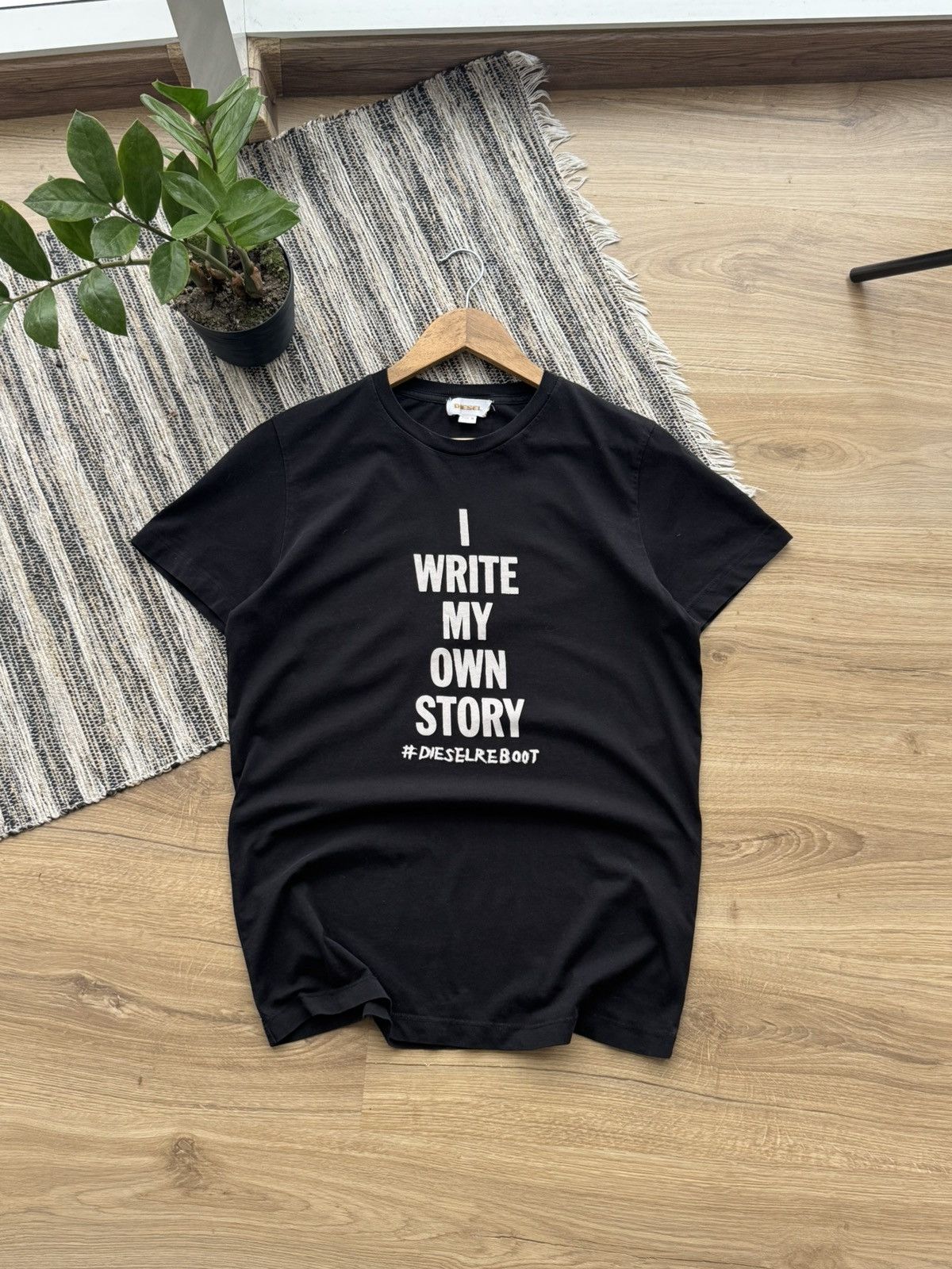 Diesel Diesel I Write My Own Story Graphic Print Logo Black T-Shirt Size US M / EU 48-50 / 2 - 2 Thumbnail