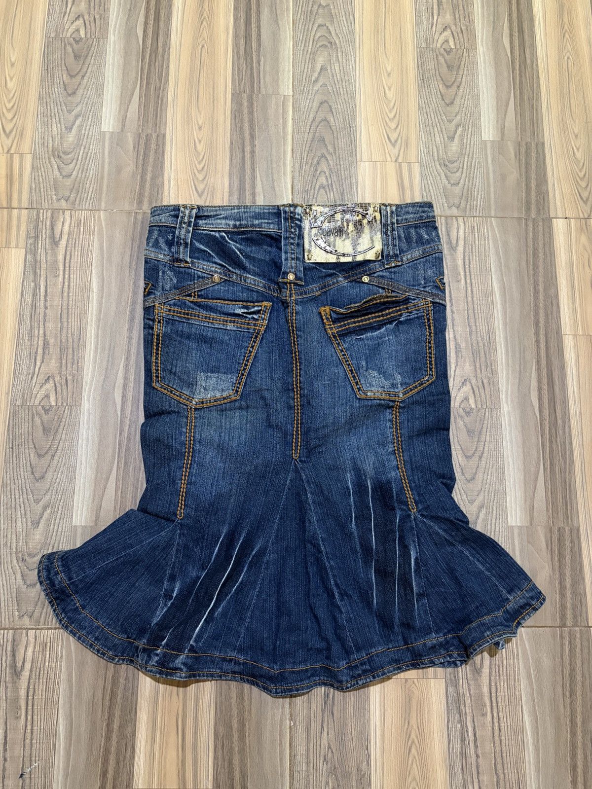 Just Cavalli JUST CAVALLI TURTLE SNAKE DENIM SKIRT Size 28" / US 6 / IT 42 - 1 Thumbnail