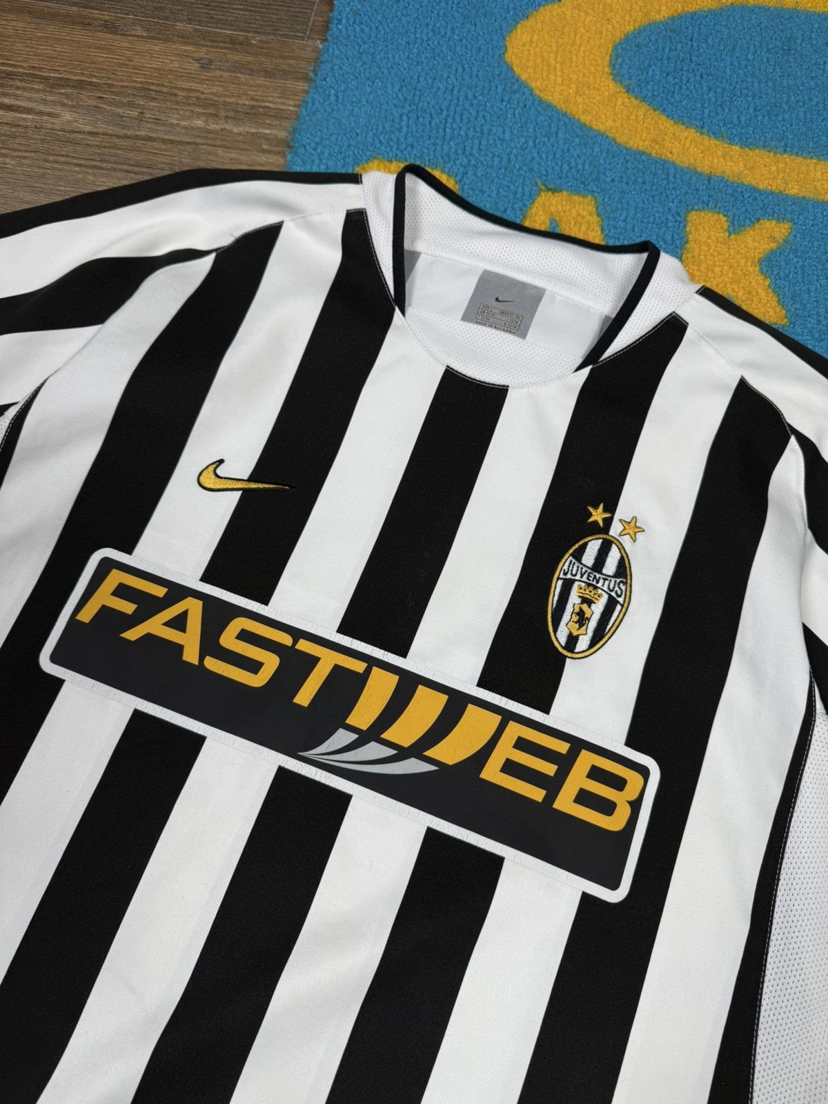 Nike Vintage Nike FC Juventus Home 2003/4 Soccer Jersey Size L Size US L / EU 52-54 / 3 - 5 Thumbnail
