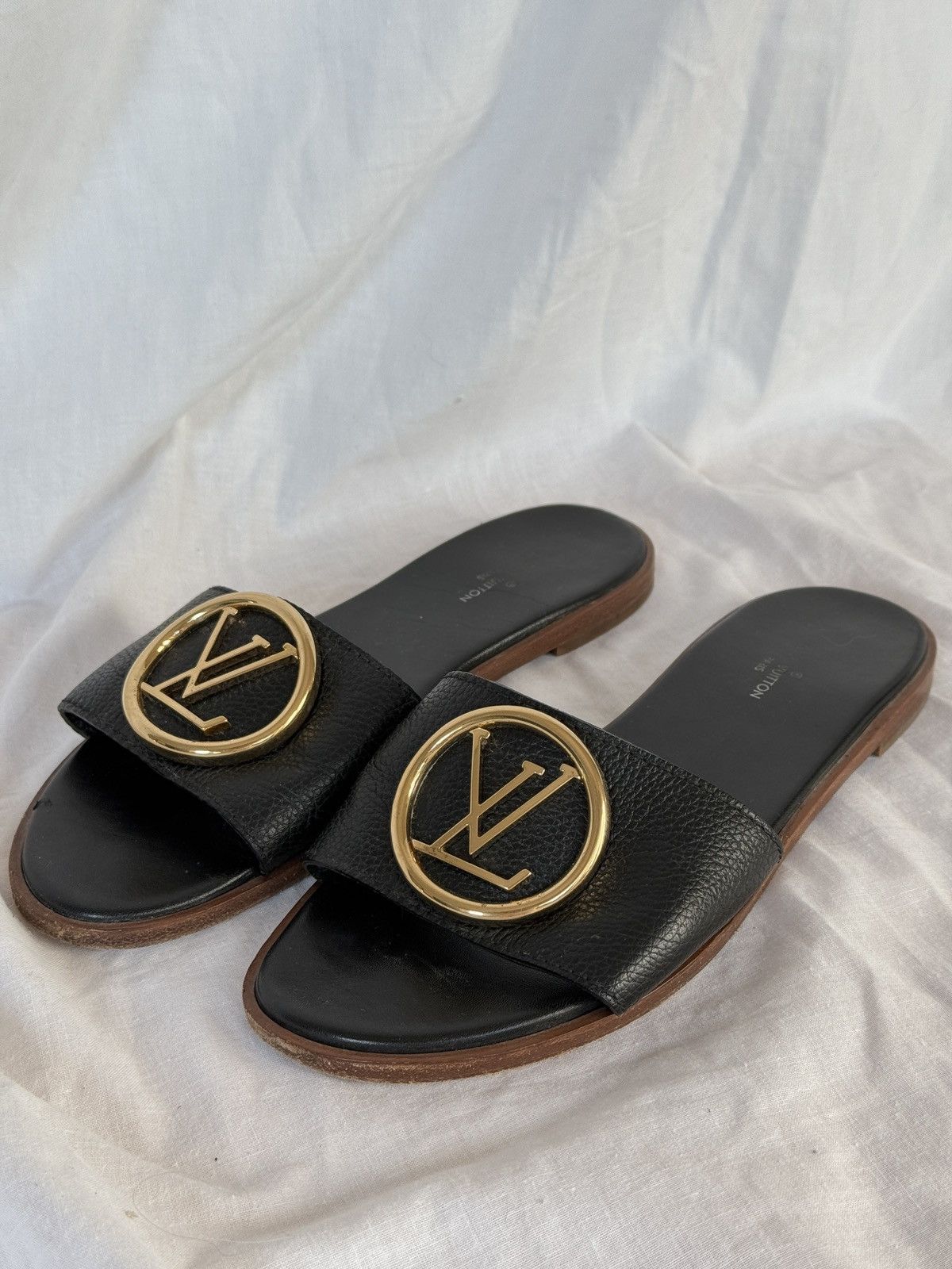 Louis Vuitton Louis Vuitton Lock It Black Leather Sandals Flip Flops Size US 7 / IT 37 - 3 Thumbnail