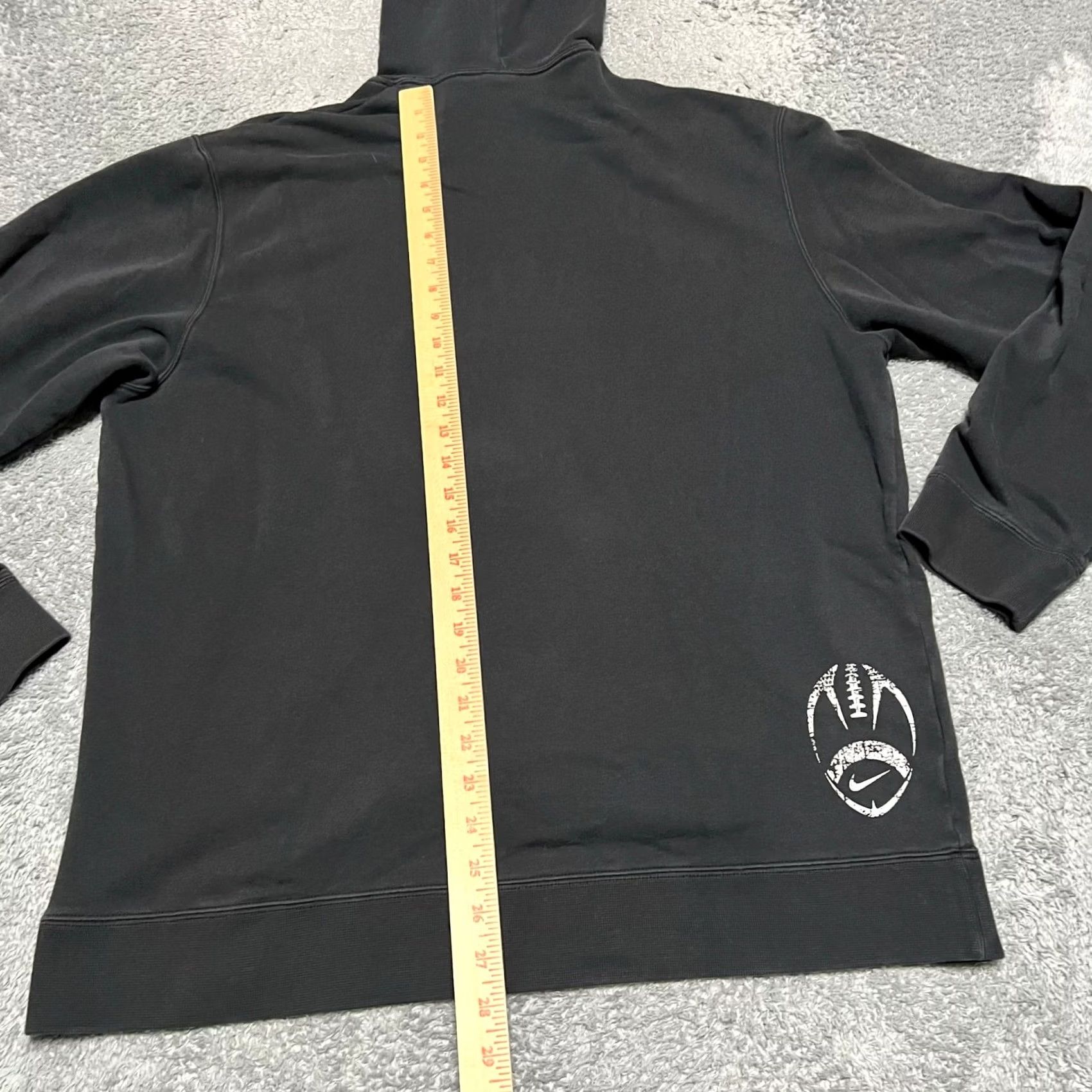 Nike VINTAGE Nike Beast Football Center Swoosh Silver Tag Hoodie Sweatshirt Men Large Black Stain Low-residual, Pullover, Regular Size L Size US L / EU 52-54 / 3 - 7 Thumbnail