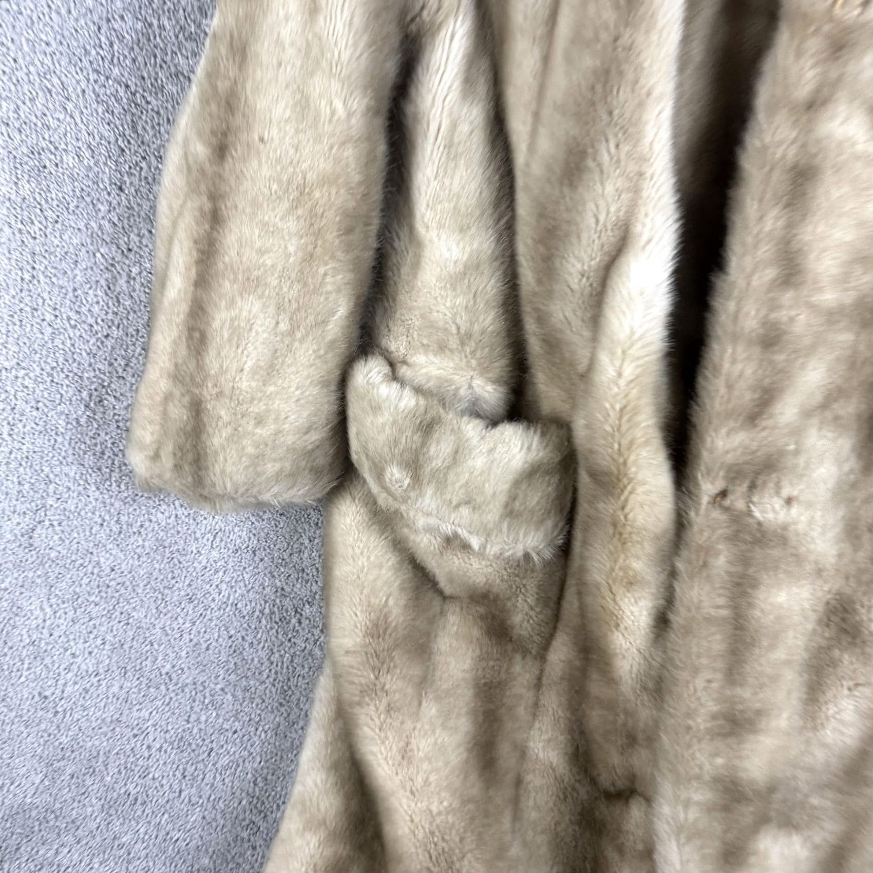 Vintage VINTAGE Lykafur Coat Womens Long Beige Fur Overcoat Lined England Large Hook & Eye Pockets Notched Collar Formal Womens Size L / US 10 / IT 46 - 2 Thumbnail