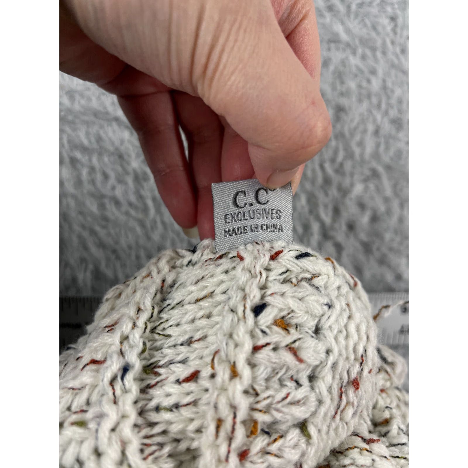 Vintage CC Exclusives Beanie Toque Womens One Size White Acrylic Knit Confetti Knit Logo Winter Outdoor Ski Hat Womens OS White 90s? Size ONE SIZE - 7 Thumbnail