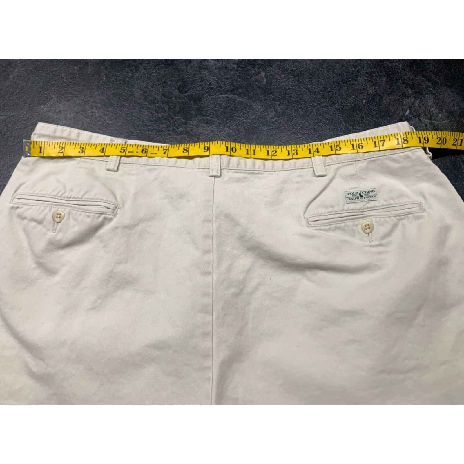 Polo Ralph Lauren VINTAGE Polo Ralph Lauren Men Shorts Size 40 Casual Chino Pleated Khaki Tan 90s City Style Size US L / EU 52-54 / 3 - 2 Thumbnail