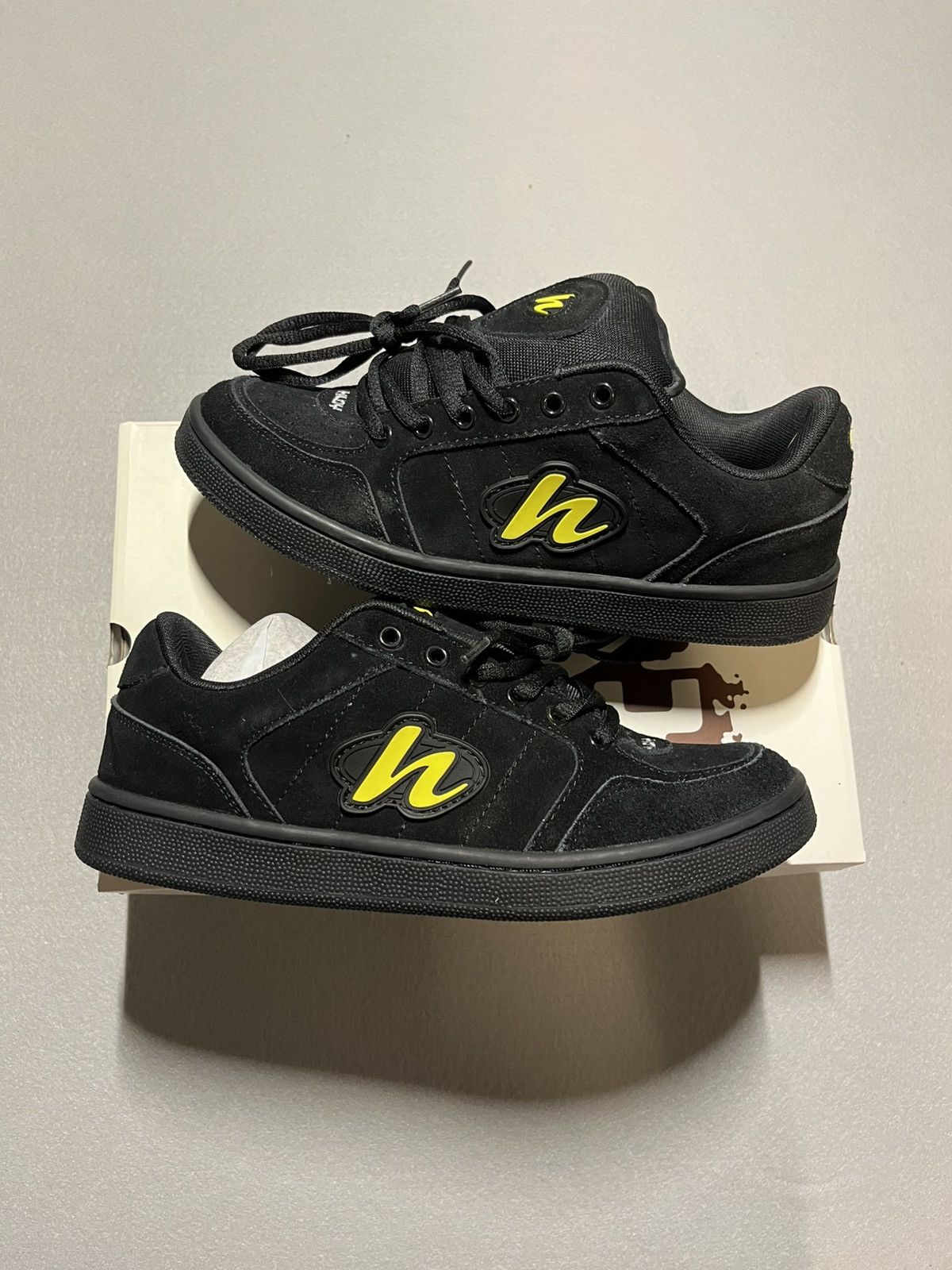 Holiday Brand Holiday Rambos Black/Yellow 8.5 Size US 8.5 / EU 41-42 - 2 Thumbnail