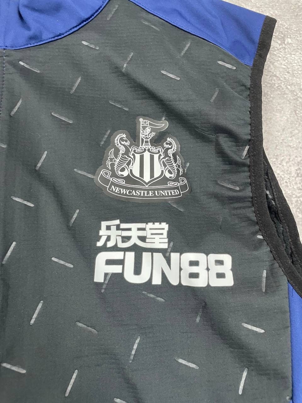 Castore Castore Newcastle United Men Sleeveless Training Vest Blue Size US L / EU 52-54 / 3 - 3 Thumbnail