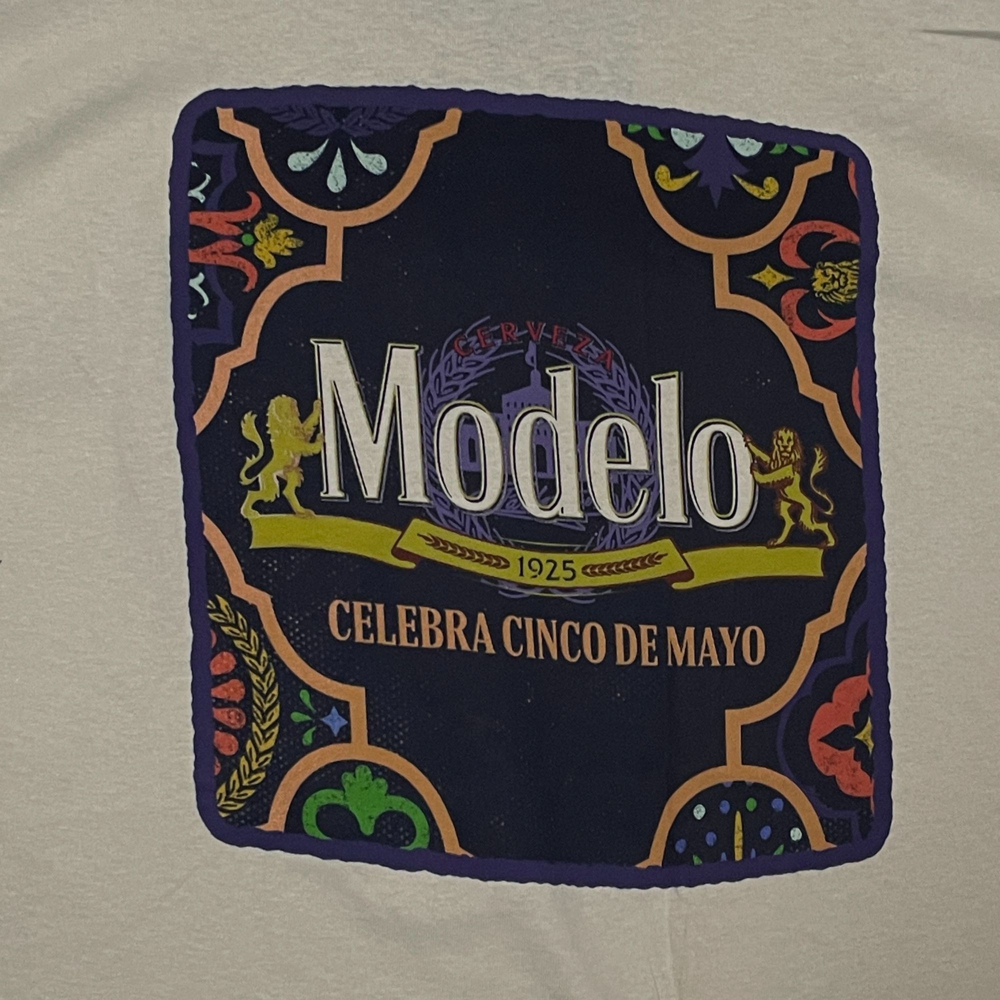 Urban Outfitters Modelo Graphic T-shirt size Large Size US L / EU 52-54 / 3 - 2 Thumbnail