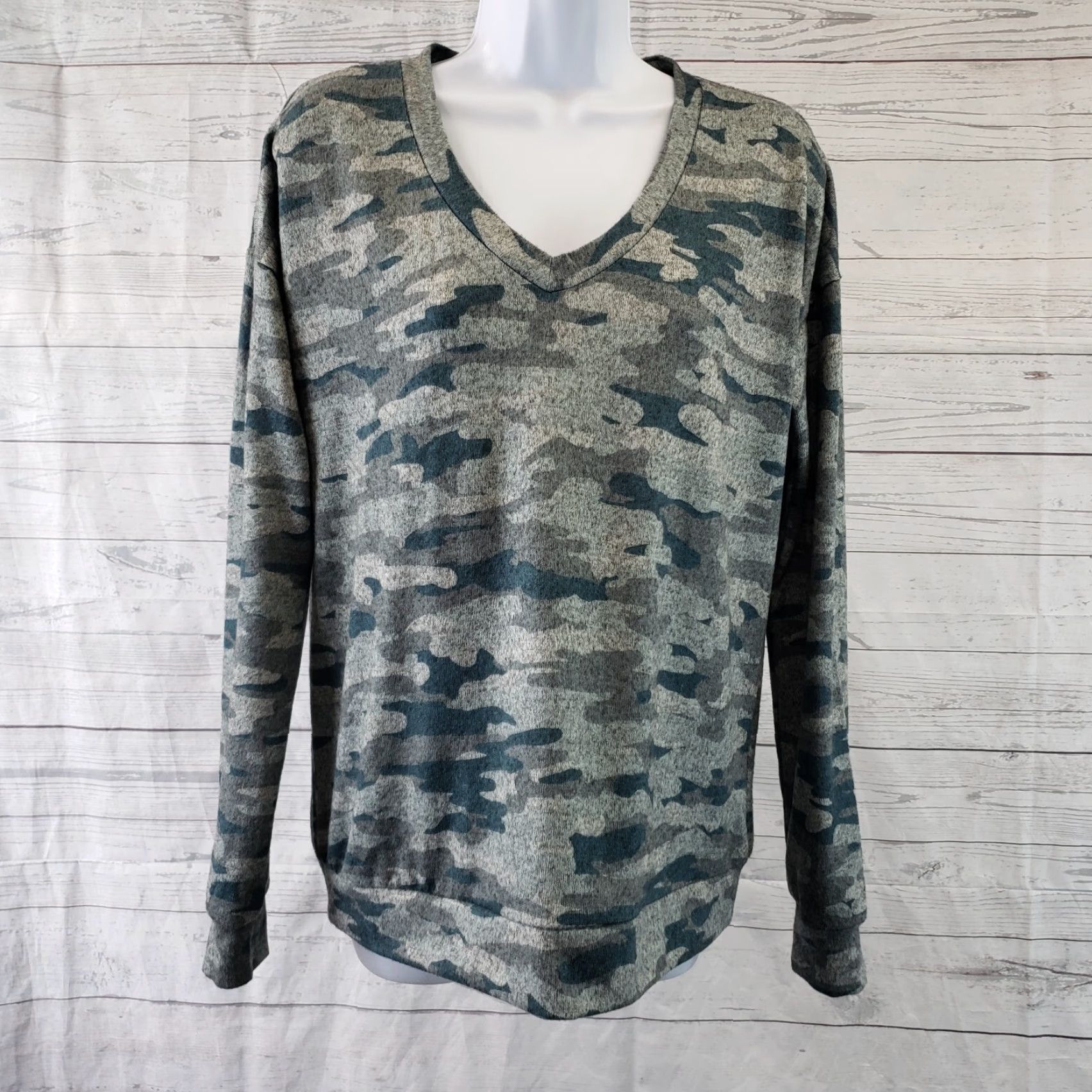 Vintage Carve Designs Womens Pullover Top Sz S Green Camo V-Neck Long Sleeve Blouse Size S / US 4 / IT 40 - 2 Thumbnail