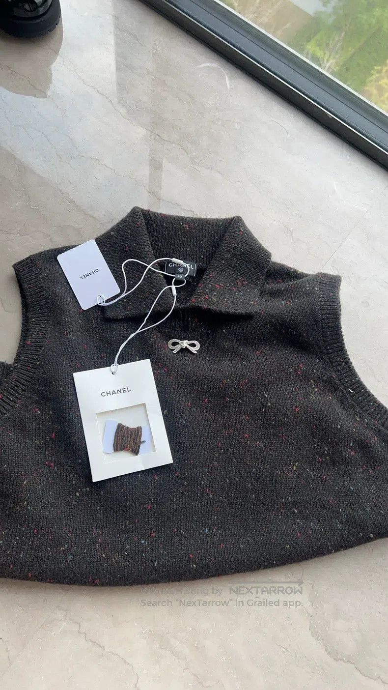 Chanel Chanel 25n super cute retro dark brown vest Size S / US 4 / IT 40 - 2 Thumbnail