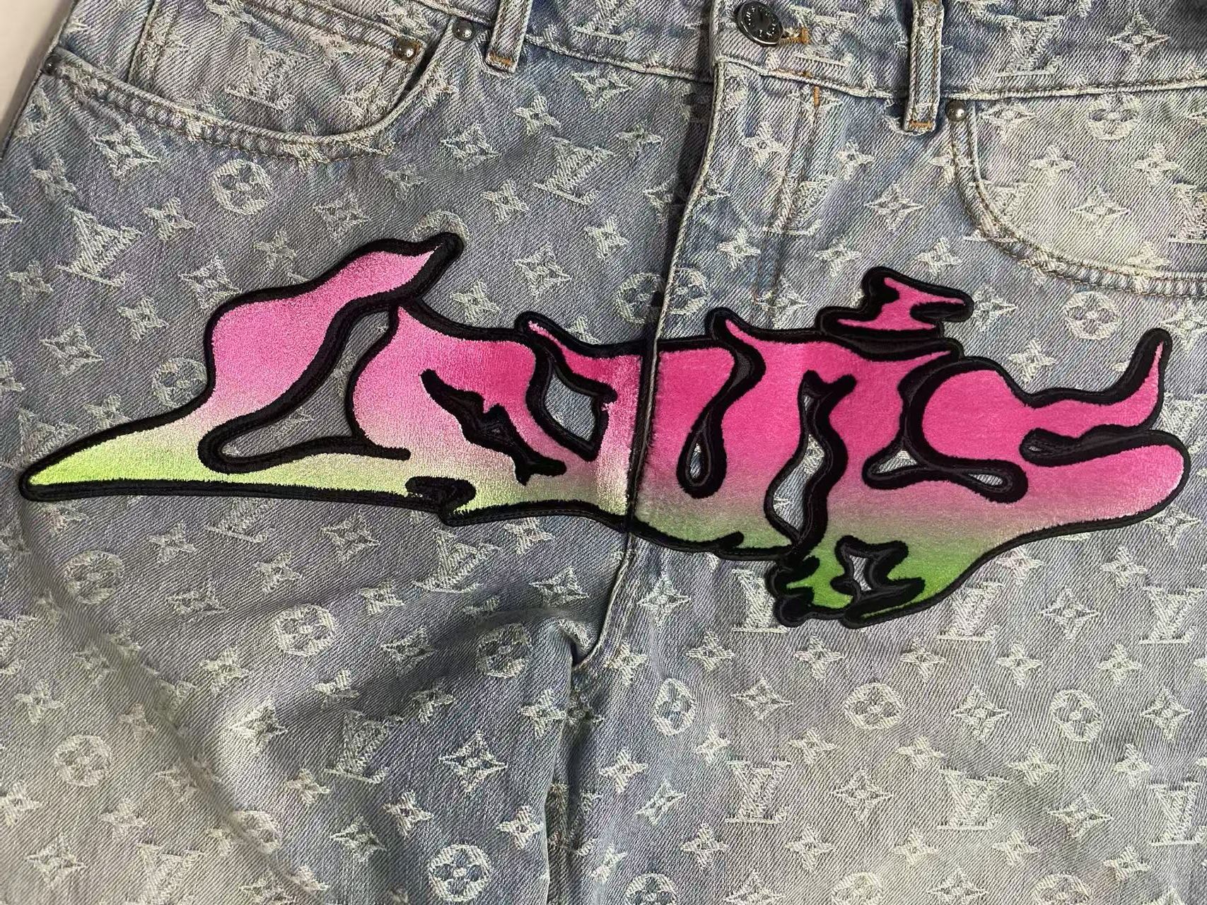 Louis Vuitton Louis Vuitton Graffiti Monogram Baggy Denim Jeans Size 30" / US 8 / IT 44 - 6 Thumbnail