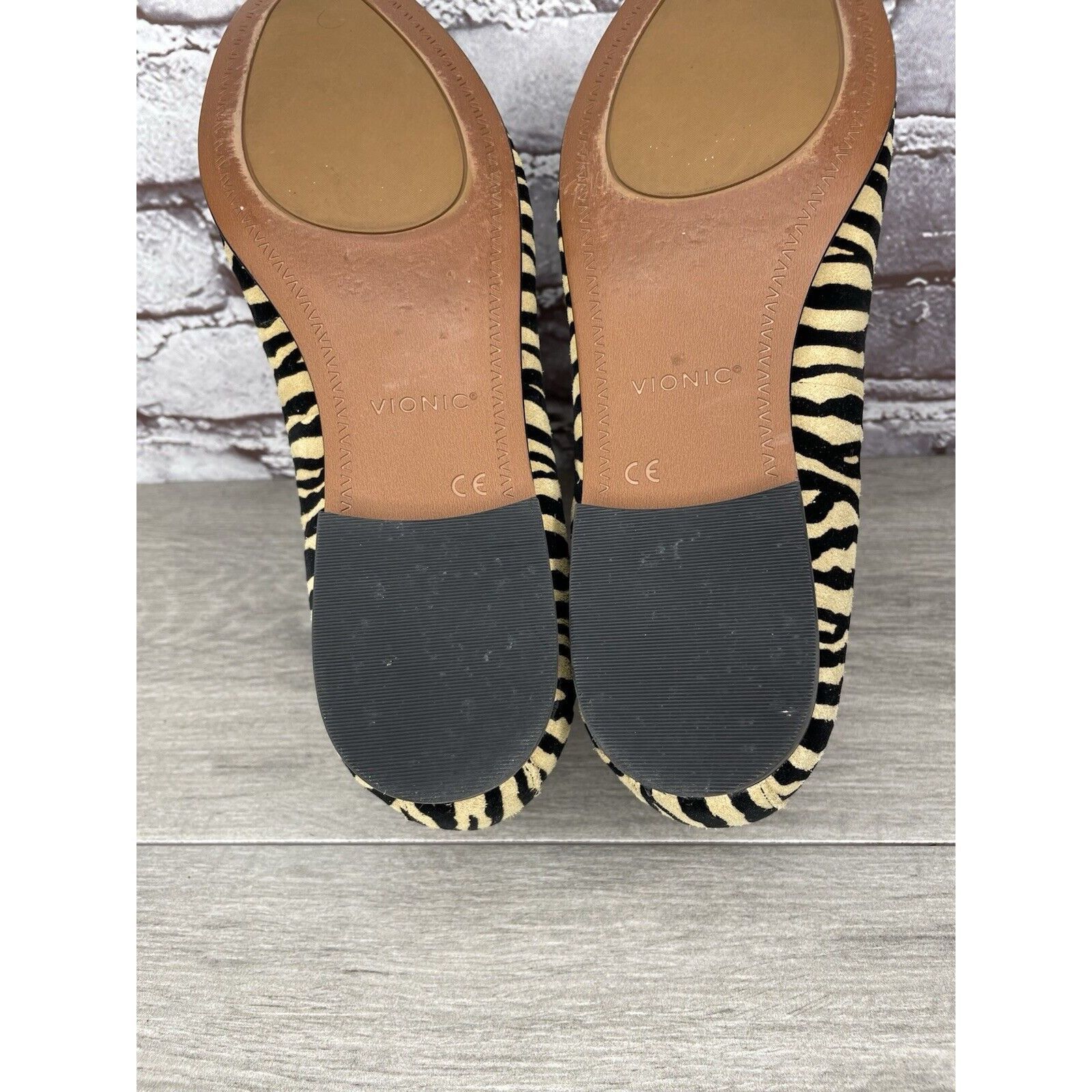 Other VIONIC Willa Tiger Print Yellow Black Stripe Flats Shoes Wom Size US 9.5 / IT 39.5 - 6 Thumbnail