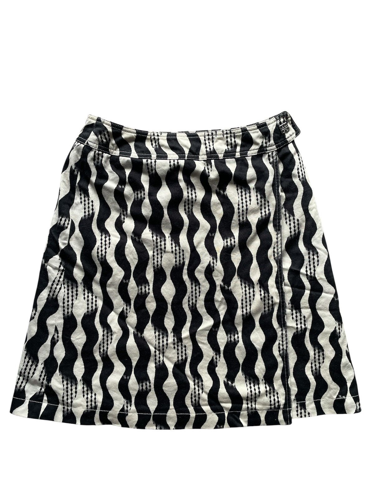 Givenchy Vintage Givenchy Boutiques Mini Skirt Size 28" / US 6 / IT 42 - 1 Thumbnail