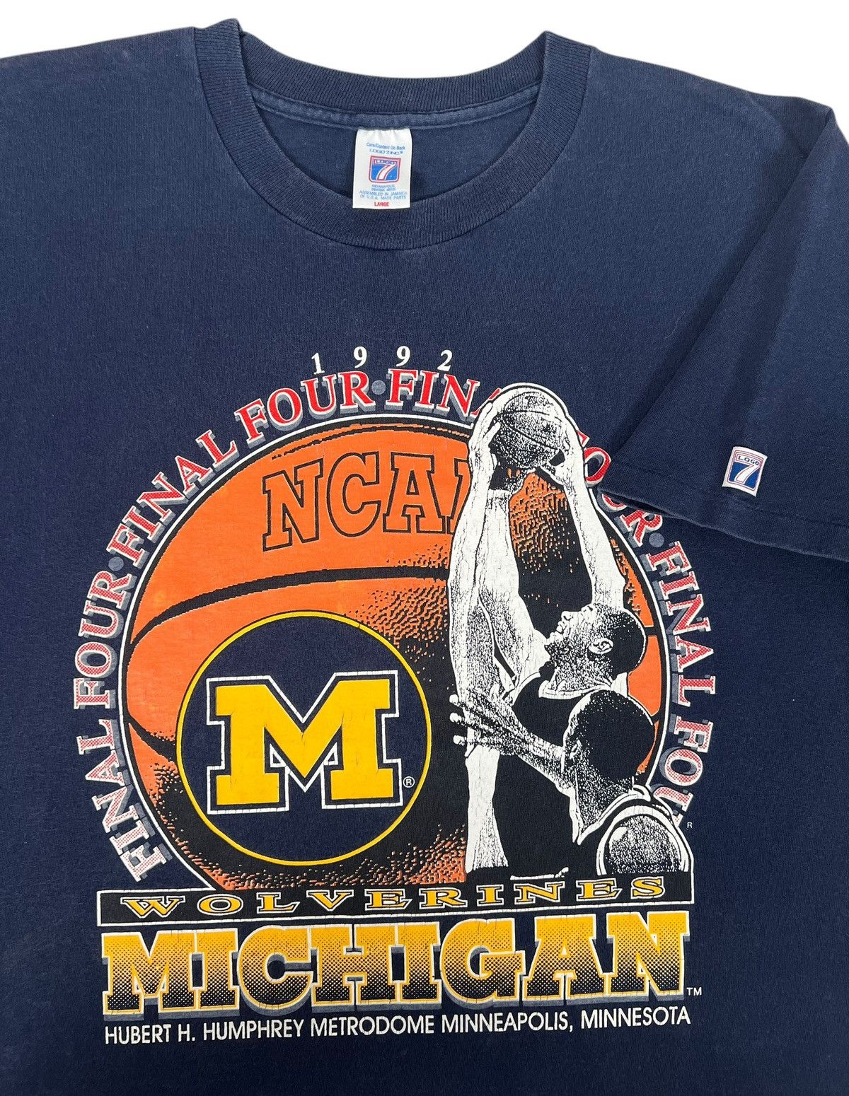 Logo 7 × NBA × Vintage 90s Vintage Michigan Wolverines NBA tee Size US L / EU 52-54 / 3 - 3 Thumbnail