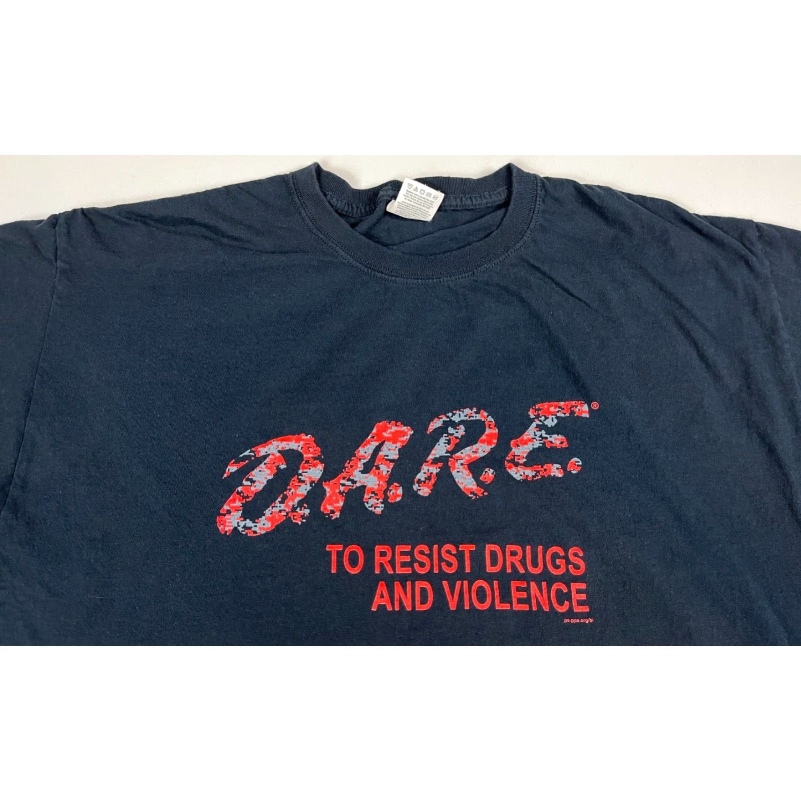 Fruit Of The Loom Men’s D.A.R.E. To Resist Drugs and Violence T-Shirt Sz L Shirt Men Black Cotton Crew Neck Short Sleeve Size US L / EU 52-54 / 3 - 3 Thumbnail