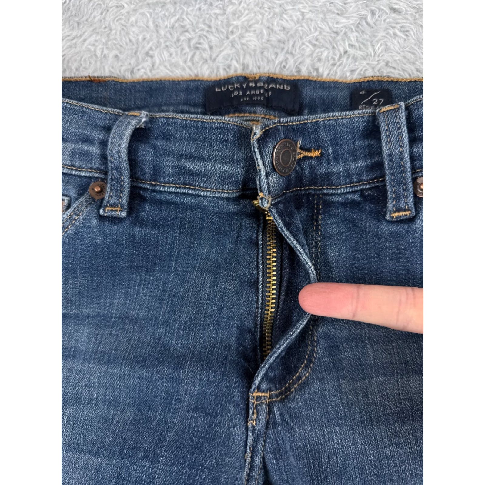Lucky Brand VINTAGE Lucky Brand Jeans Women 4 Blue Denim Jeans Mid Rise Straight 28x31 Cotton 5-Pocket Design Mens? Size 27" / US 4 / IT 40 - 5 Thumbnail