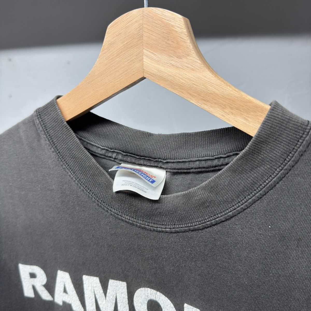 Band Tees 90s Ramones Thrashed Faded Distressed Band Shirt ERD Grunge Size US M / EU 48-50 / 2 - 6 Thumbnail