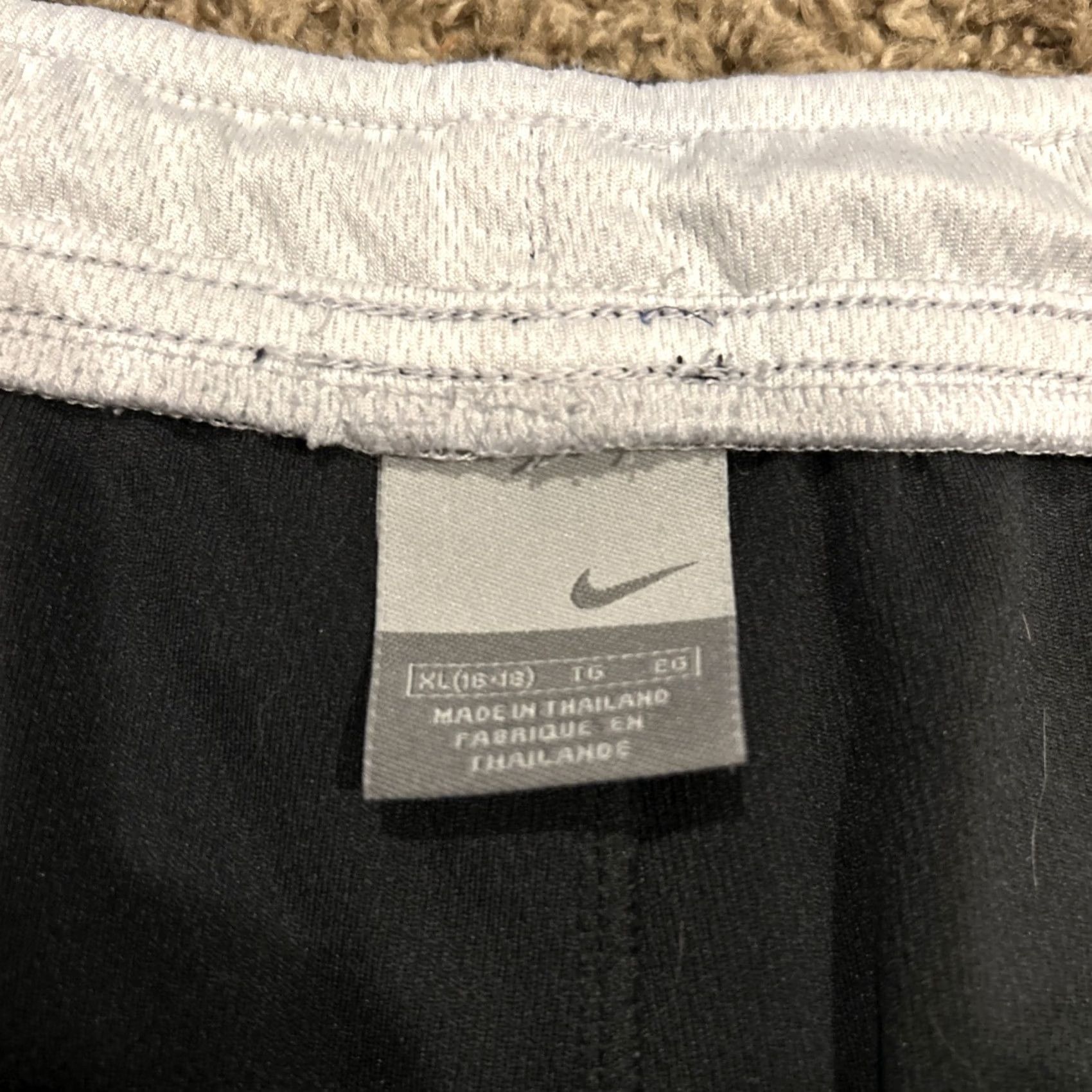 Nike Nike Womens Size XL Black Shorts Polyester Unlined B30 Activewear Size 40" / US 18 - 2 Thumbnail