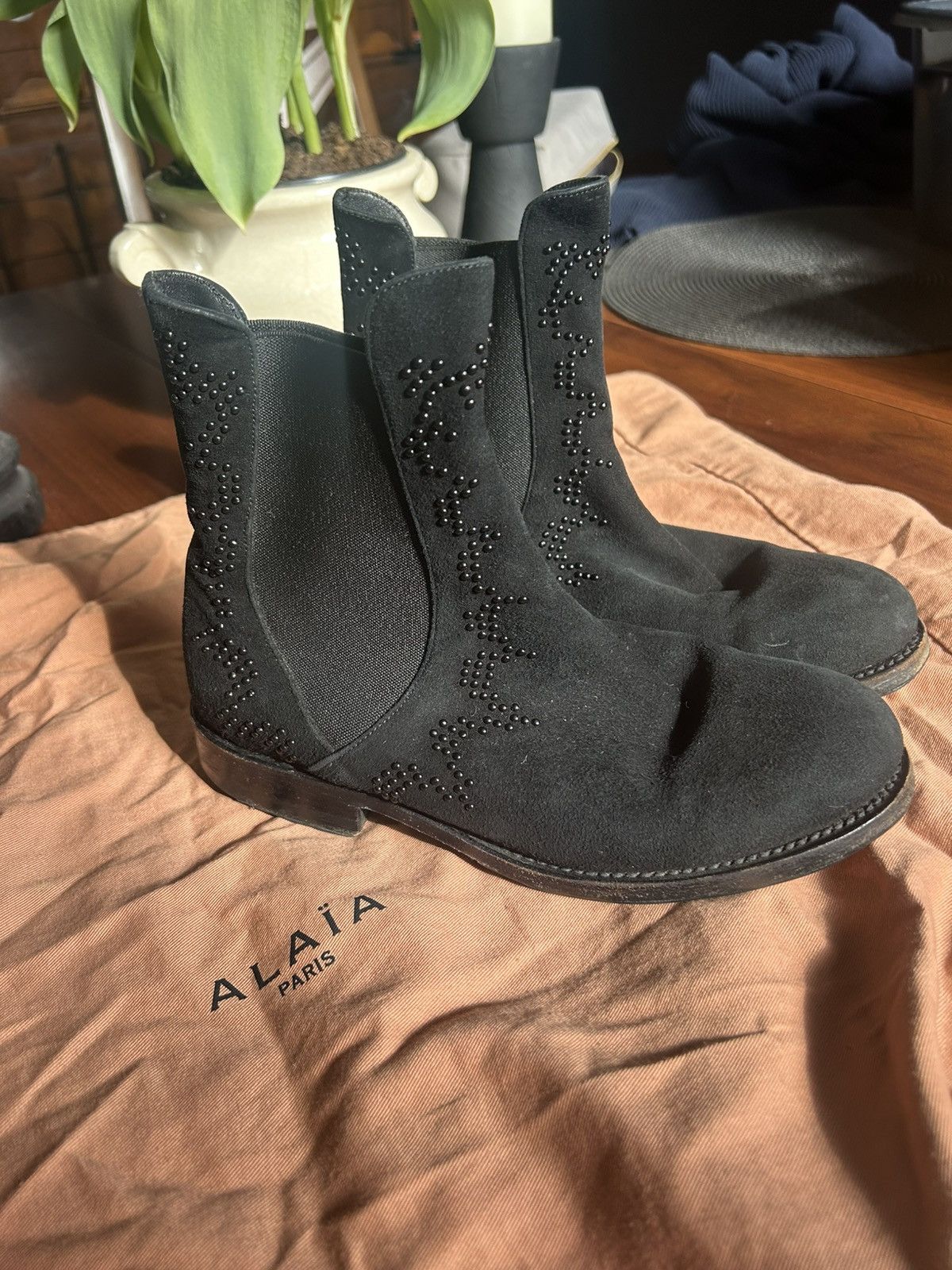 Alaia ALAIA studded suede Chelsea boots black Size US 6.5 / IT 36.5 - 4 Thumbnail