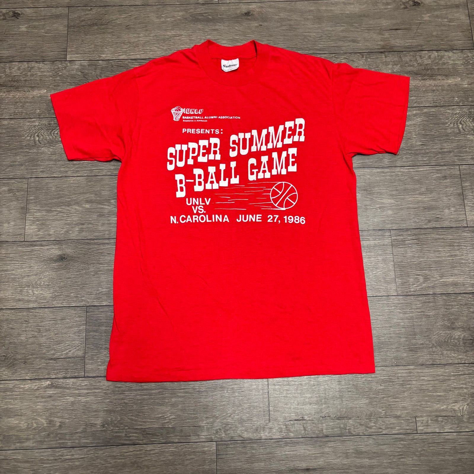 Vintage Vintage UNLV Super Summer B-ball Game 1986 Sz L Tee Red Size US L / EU 52-54 / 3 - 1 Thumbnail