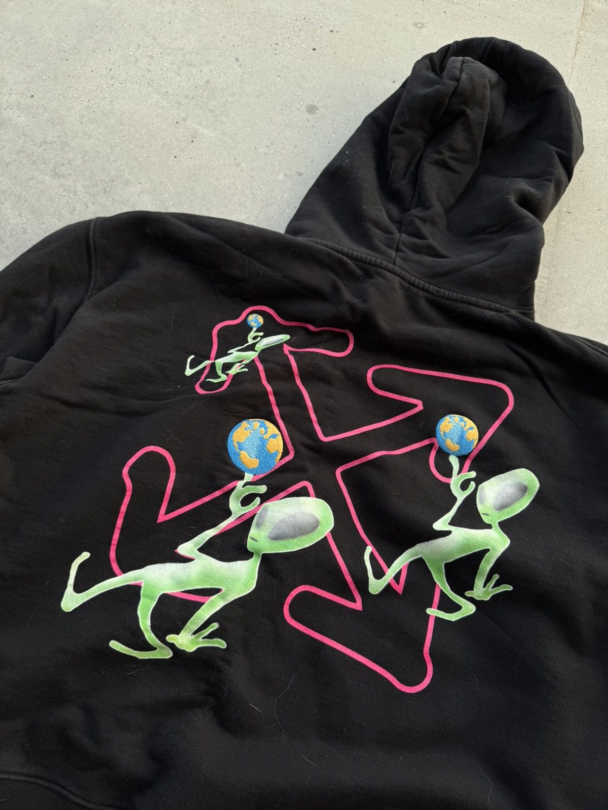 Off-White Off-White hype hoodie Alien cross back Size US M / EU 48-50 / 2 - 8 Thumbnail