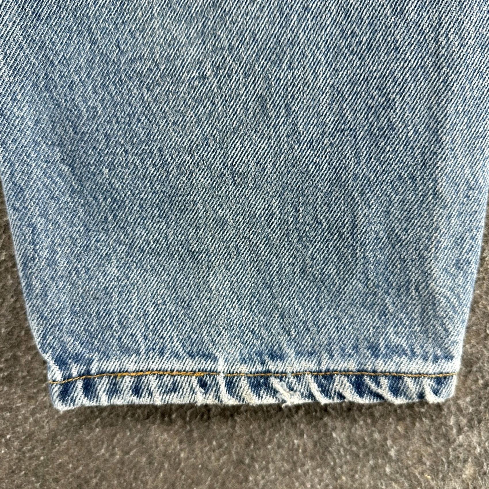 Levi's VINTAGE Levi's 560 Jeans Men 31 30 Blue Light Wash Tapered Relaxed 90s Denim 5-Pocket Logo Zipper Buttons Mens Size US 31 - 5 Thumbnail
