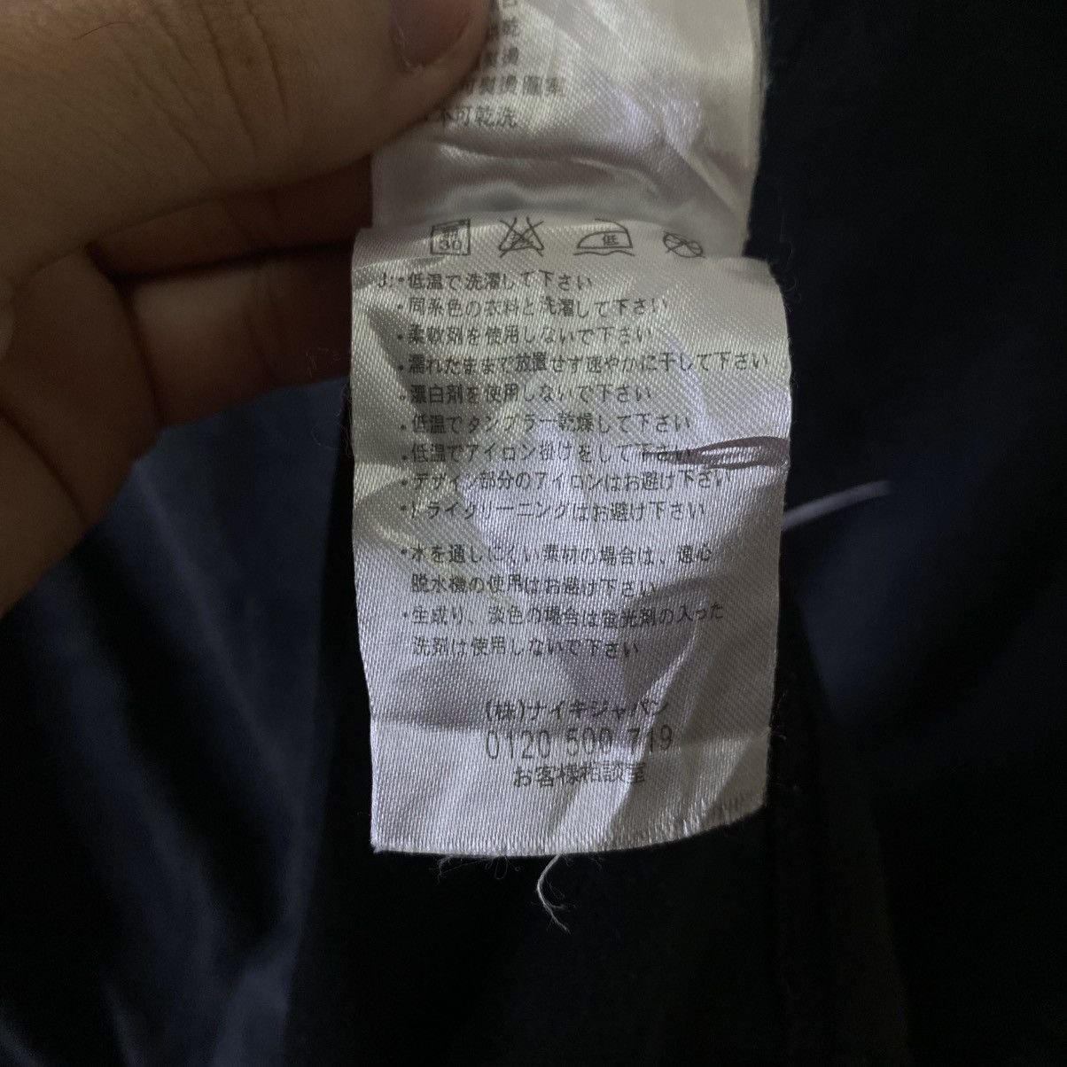 Nike Vintage Y2K Nike Essential Embroidery Small Swoosh T Shirt Size US L / EU 52-54 / 3 - 9 Thumbnail