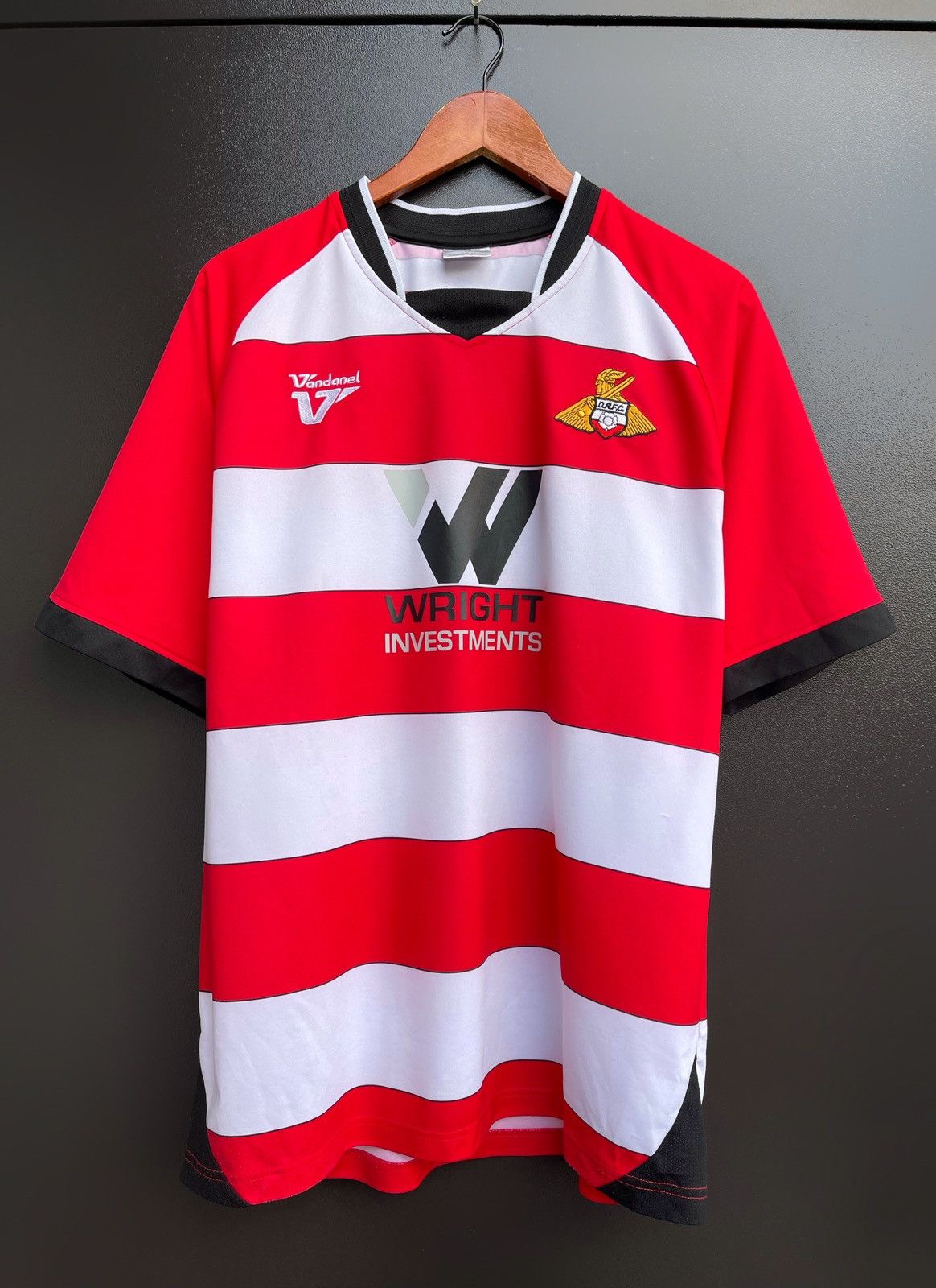 Nike Doncaster Rovers Shirt Large Red Vandanel Jersey 2009/2010 Size US L / EU 52-54 / 3 - 1 Thumbnail
