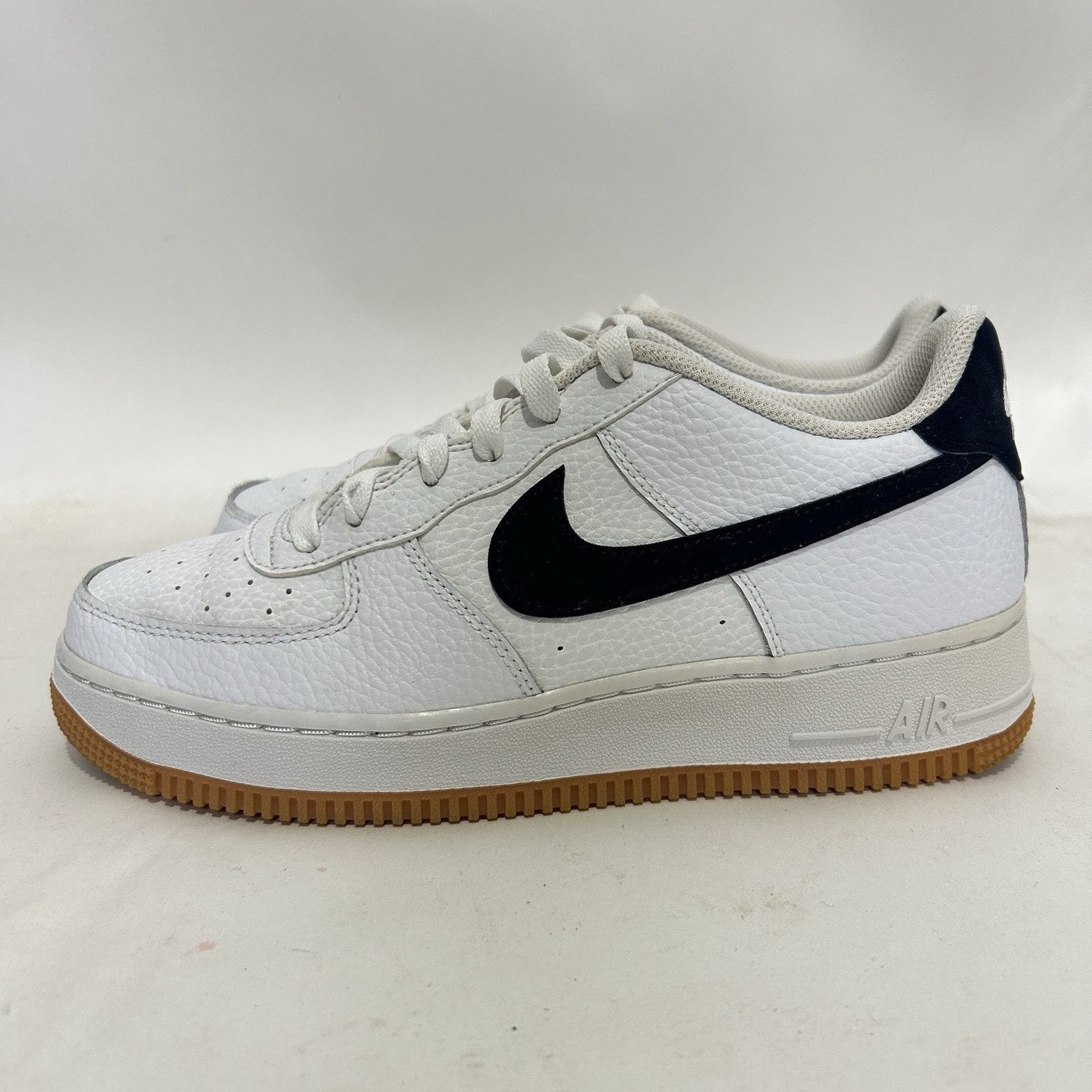 Nike Nike Air Force 1 Low ‘07 GS “Obsidian White Gum” Size US 7.5 / IT 37.5 - 6 Thumbnail