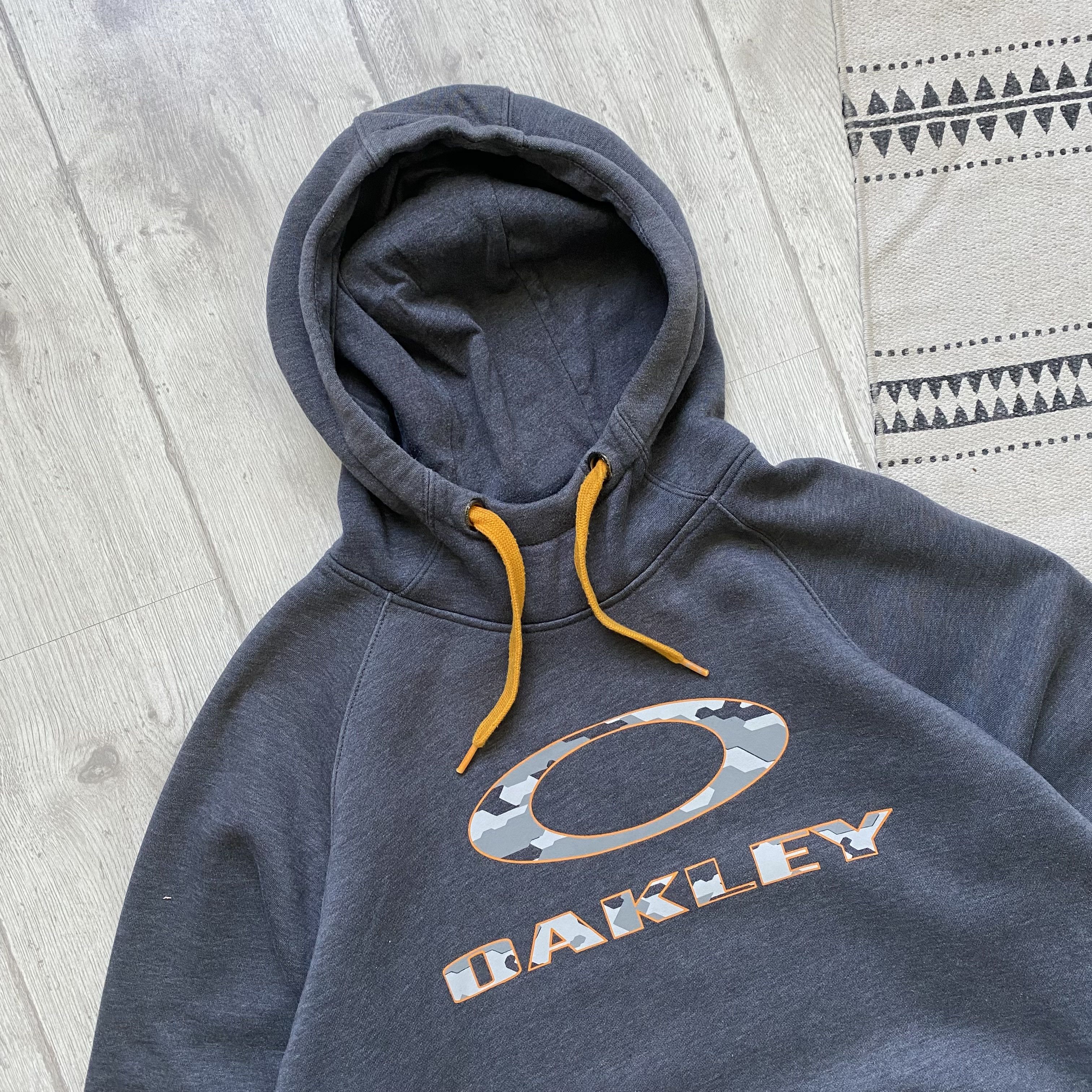 Oakley 🏂 Oakley hoodie center logo board wear Surf Skater Size US L / EU 52-54 / 3 - 2 Thumbnail