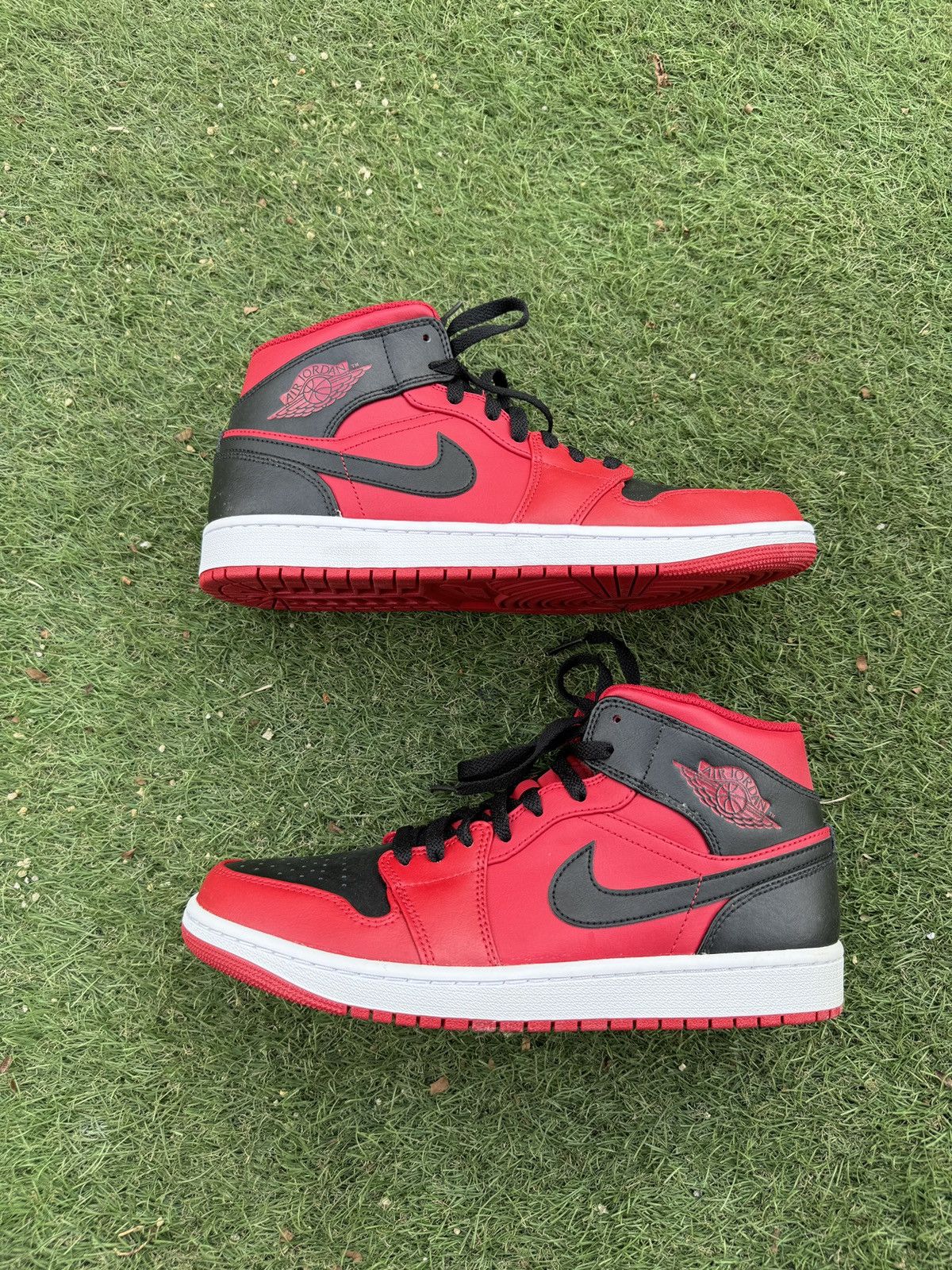 Nike NIKE AIR JORDAN 1 REVERSE BRED SNEAKERS Size US 10 / EU 43 - 6 Thumbnail