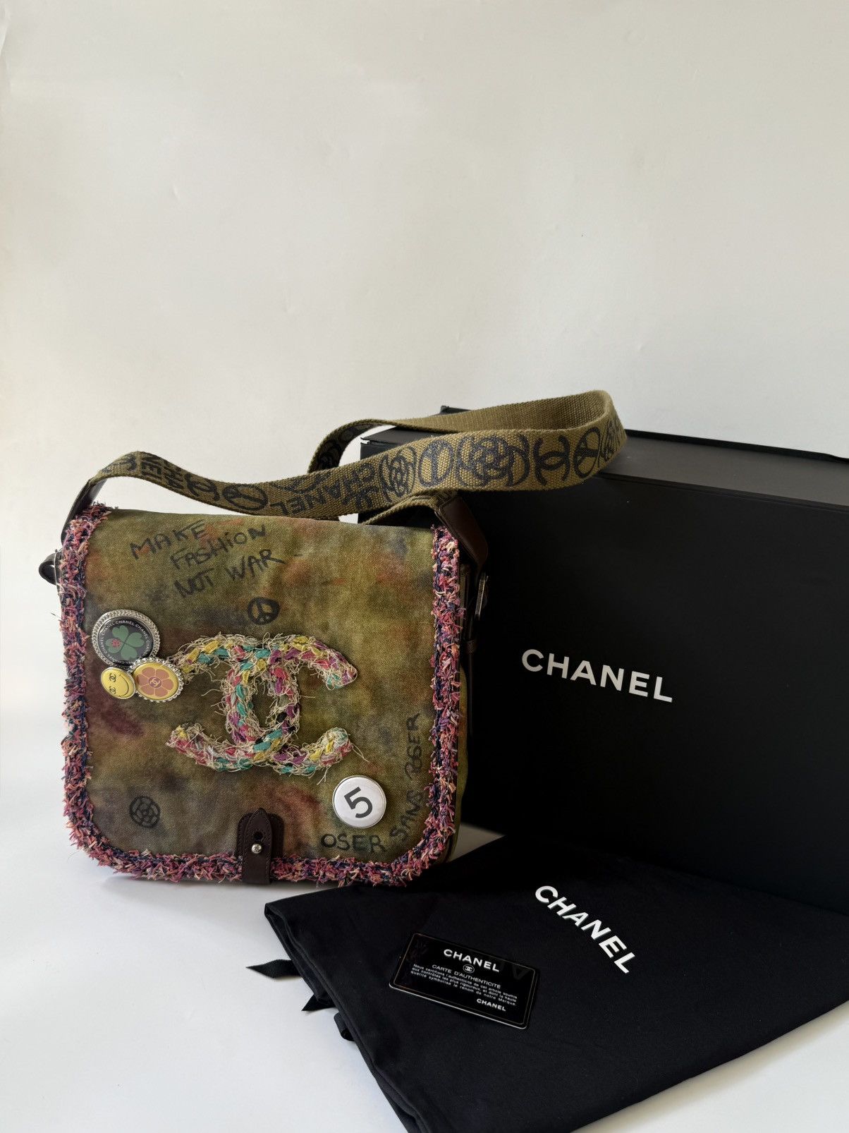 Chanel Chanel "On the Pavements" Graffiti Messenger Bag Size ONE SIZE - 19 Thumbnail
