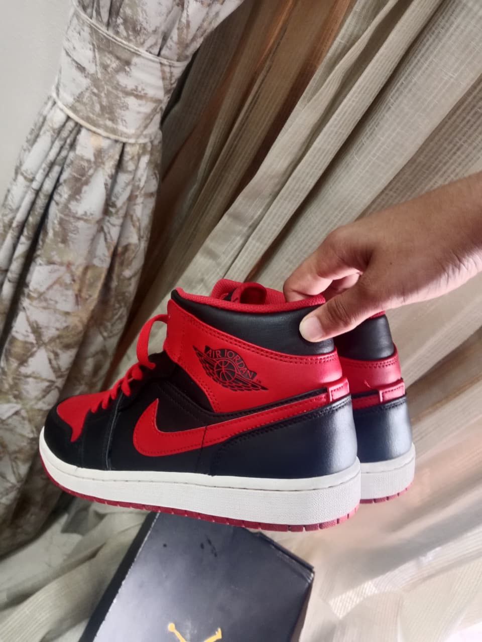 Nike NIKE AIR JORDAN MID 1 Size US 8.5 / EU 41-42 - 5 Thumbnail