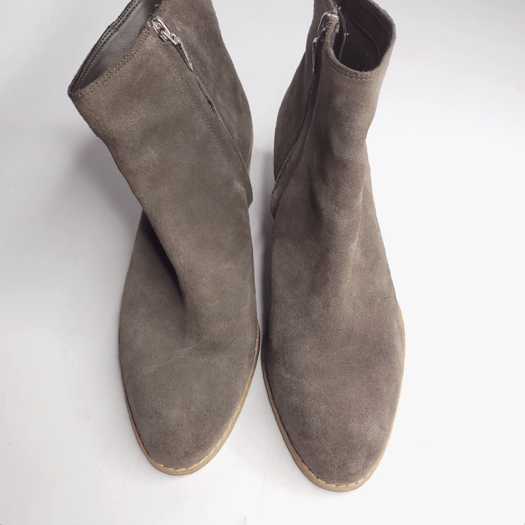 Clarks VINTAGE? Clarks Boots Women 8 Brown Suede Leather Ankle Zip Heel Bootie Sunset Beige Boots Women 8 Brown Leather Suede Ankle Zip Heel Bootie Size US 8 / IT 38 - 2 Thumbnail