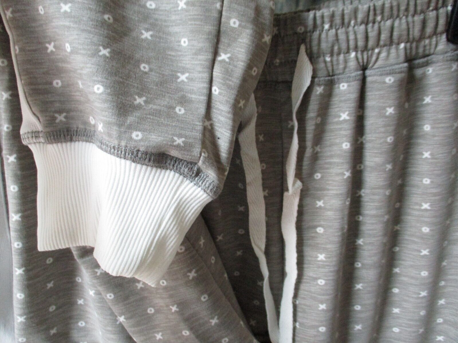 Other LuLaRoe NWT Jax Small Heathered Gray with White XO Joggers Size 28" / US 6 / IT 42 - 3 Thumbnail