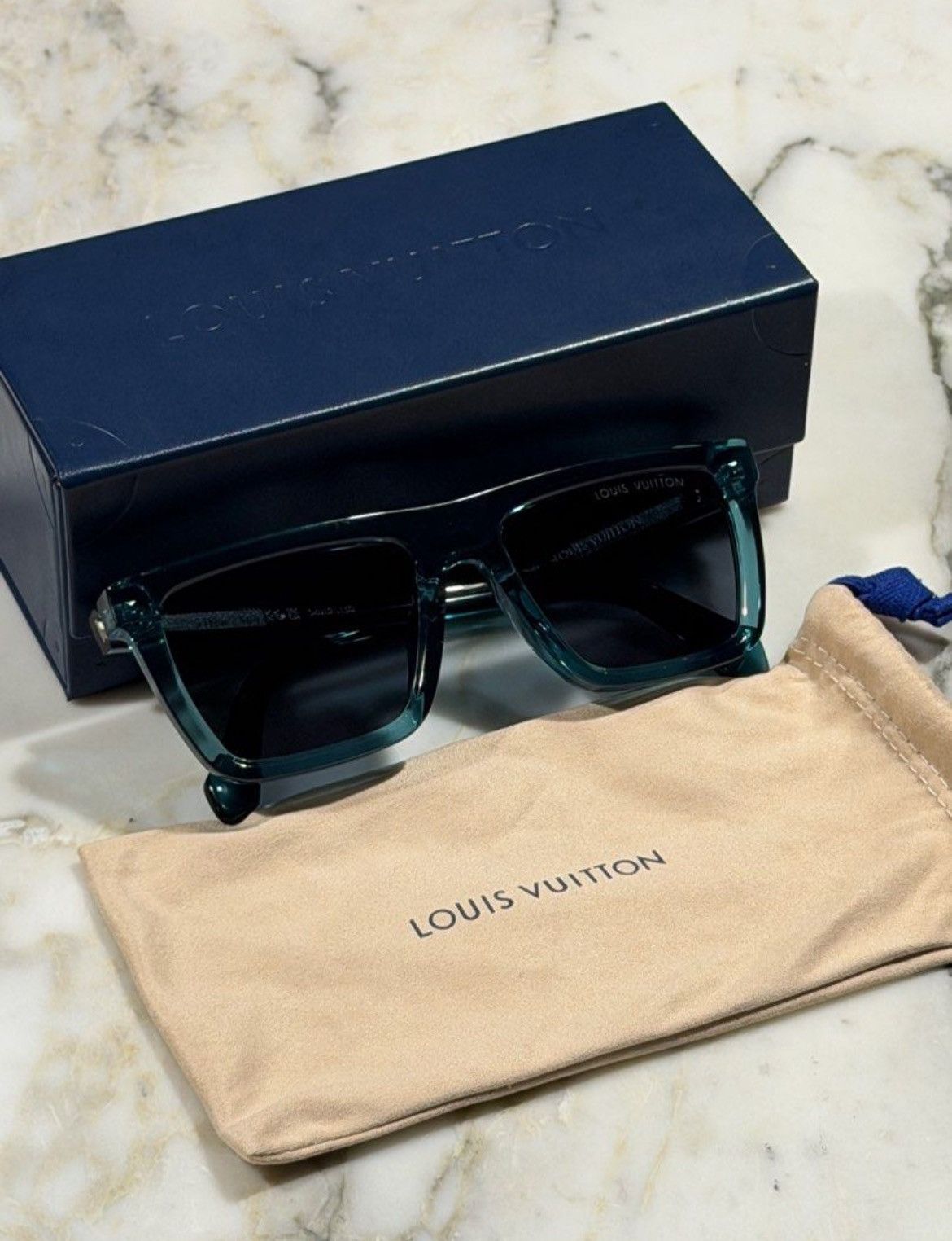 Louis Vuitton Authentic Louis Vuitton Bloom Square Sunglasses Size ONE SIZE - 2 Thumbnail