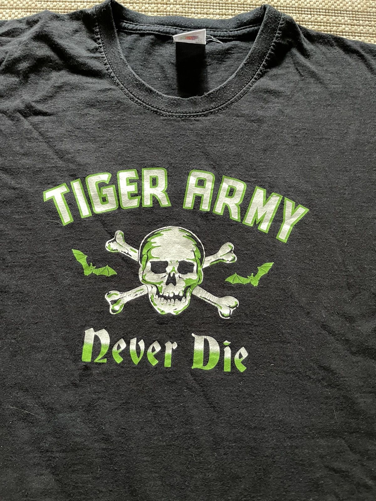 Vintage Vintage Tiger Army Shirt from 2000 Size US XL / EU 56 / 4 - 2 Thumbnail