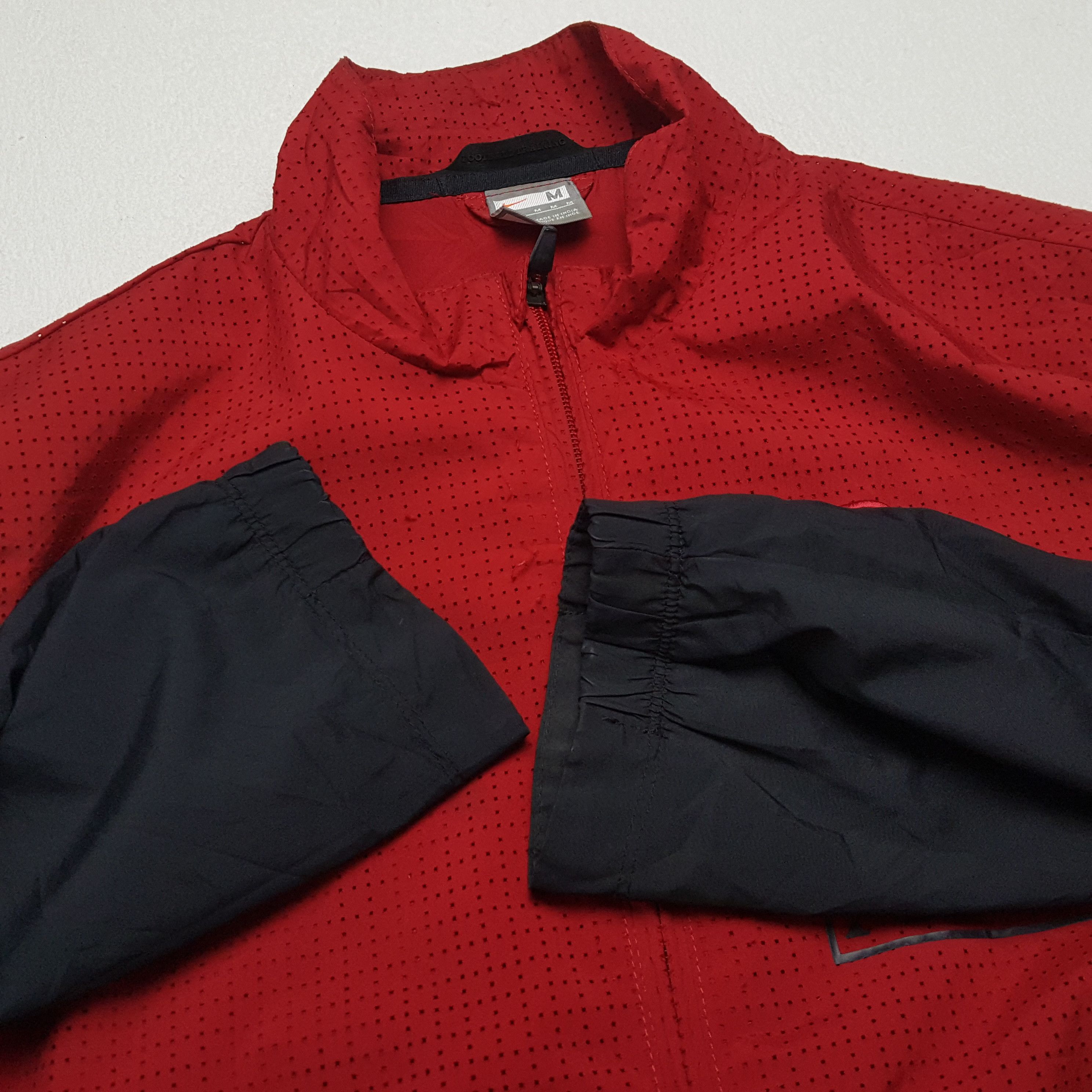 Nike × Vintage NIKE MANCHESTER UNITED AIG Football Team Sportswear Jacket Size US S / EU 44-46 / 1 - 7 Thumbnail