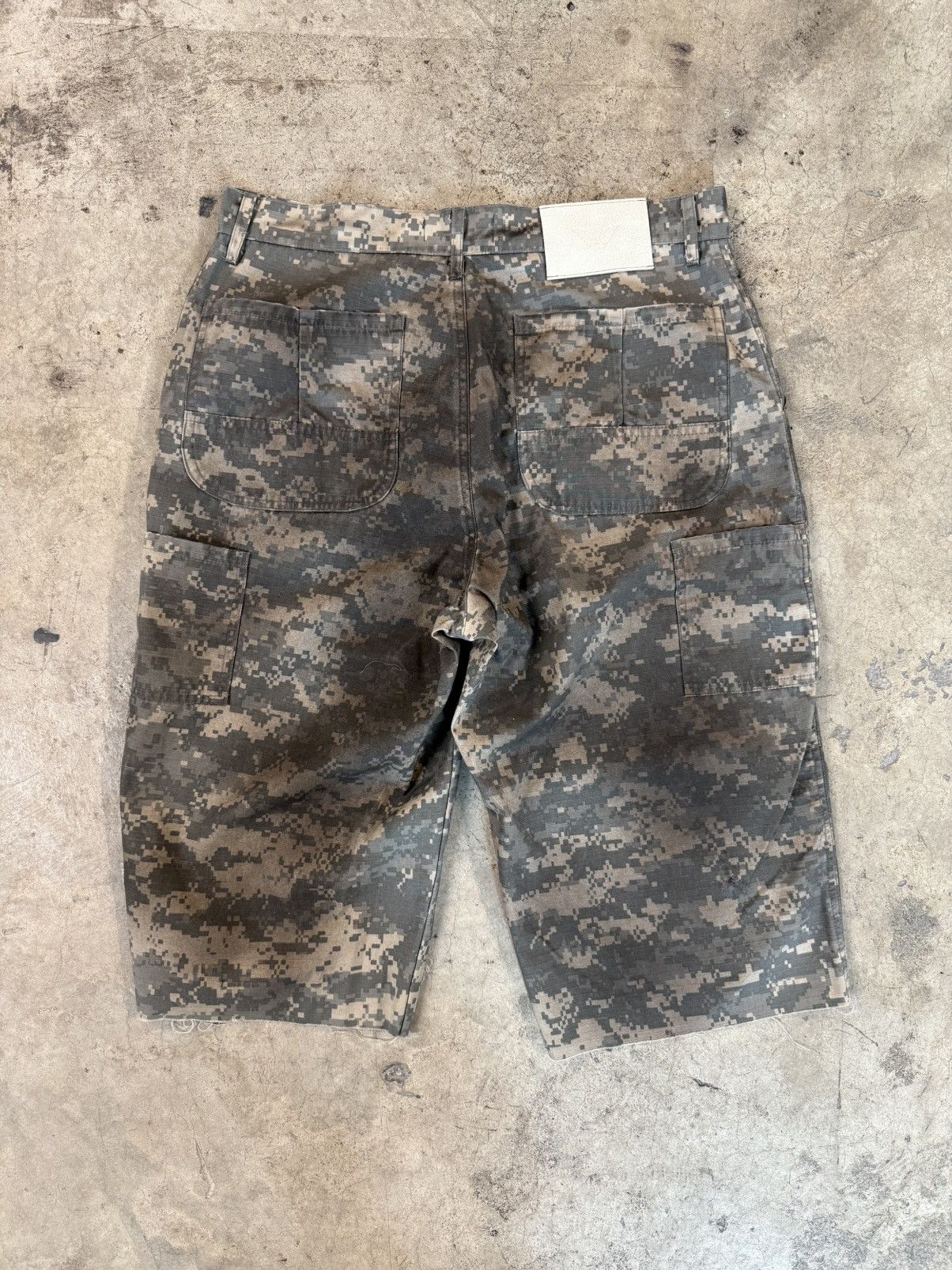 ALEXANDER DIGENOVA Alexander Digenova Dirty Camo Underground Shorts Size US 28 / EU 44 - 2 Thumbnail