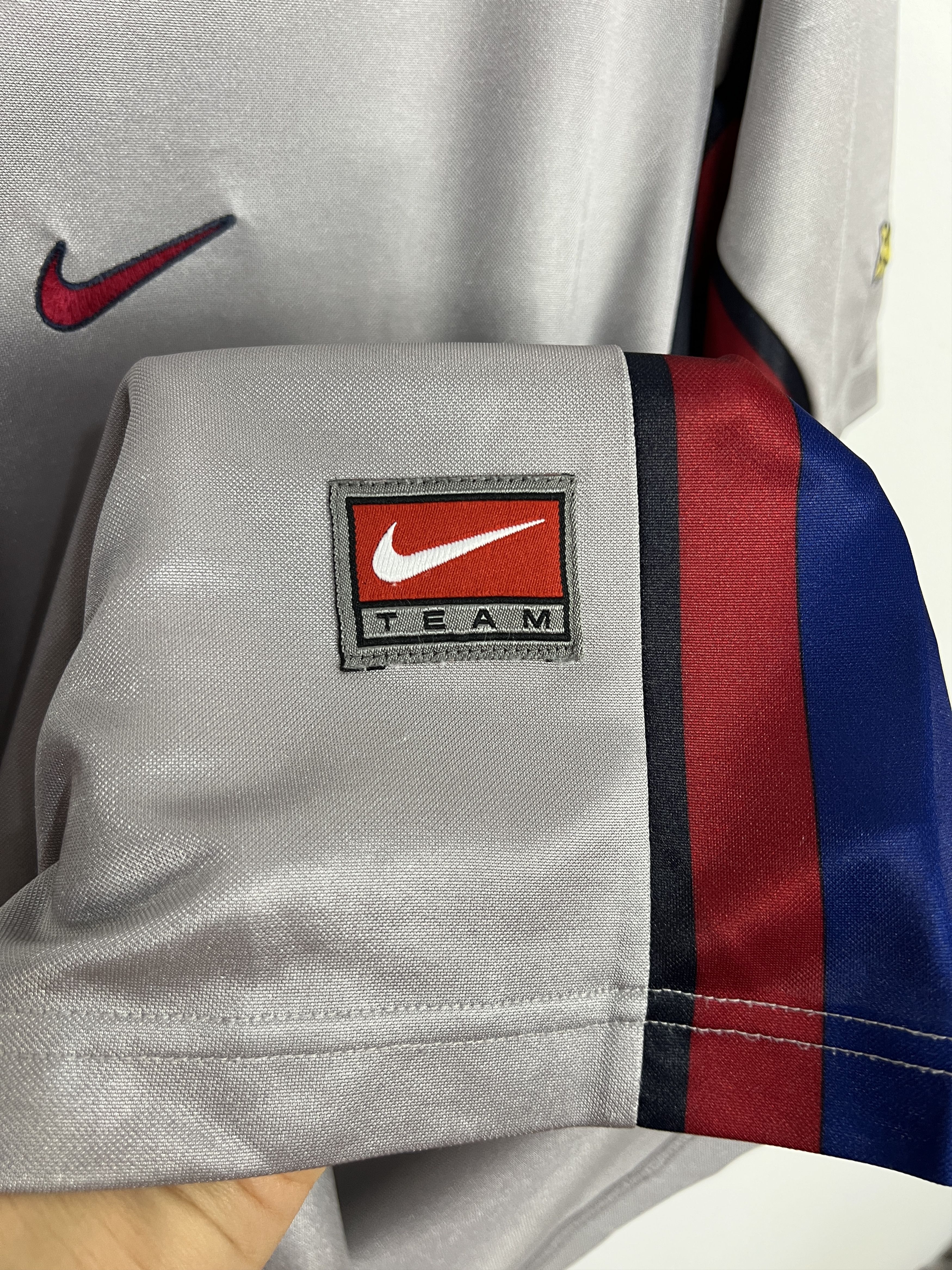 Nike Barcelona Away football shirt Soccer Jersey Trikot Camiseta Size US S / EU 44-46 / 1 - 5 Thumbnail