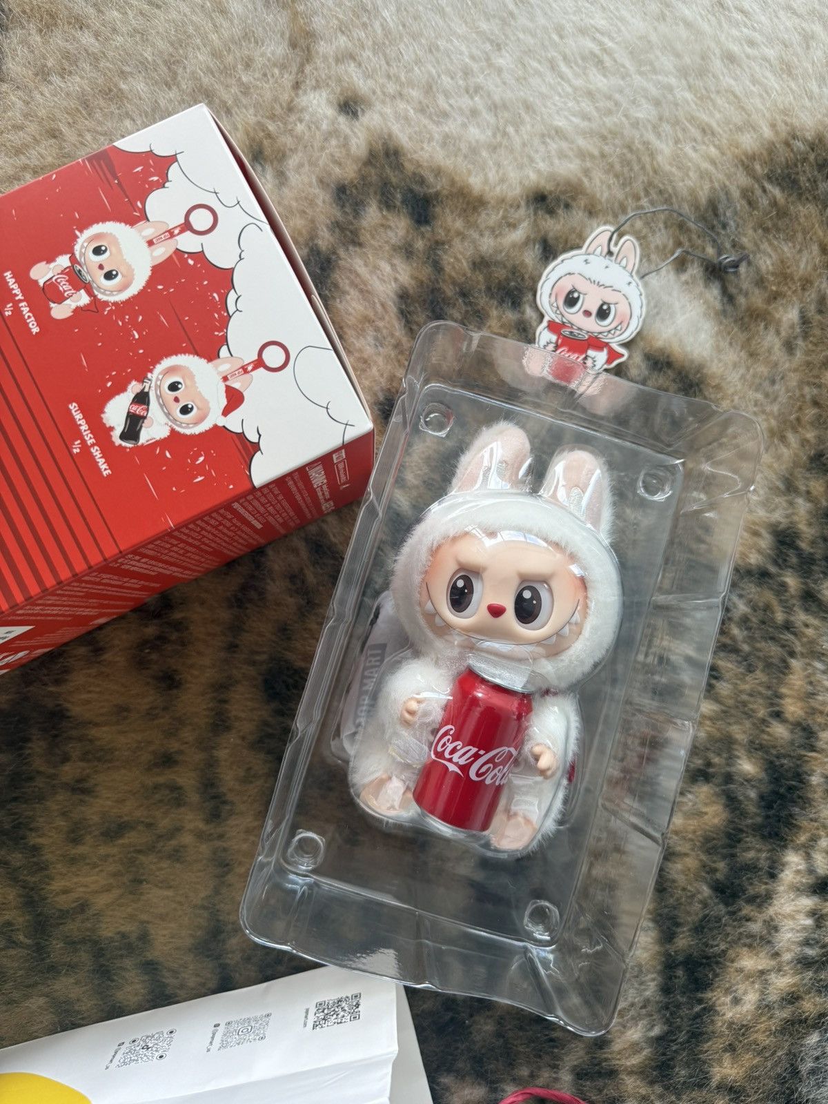 POP MART POP MART MONSTERS LABUBU COCA COLA Size ONE SIZE - 2 Thumbnail