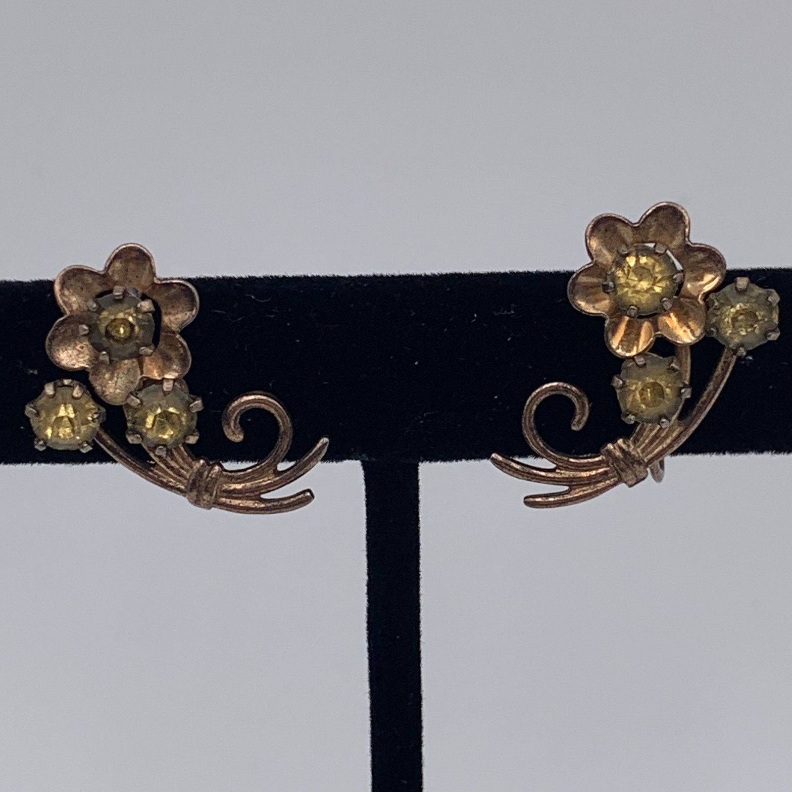 Other Earrings Gold Tone Peridot Flowers Costume 1950's VTG READ Size ONE SIZE - 2 Thumbnail