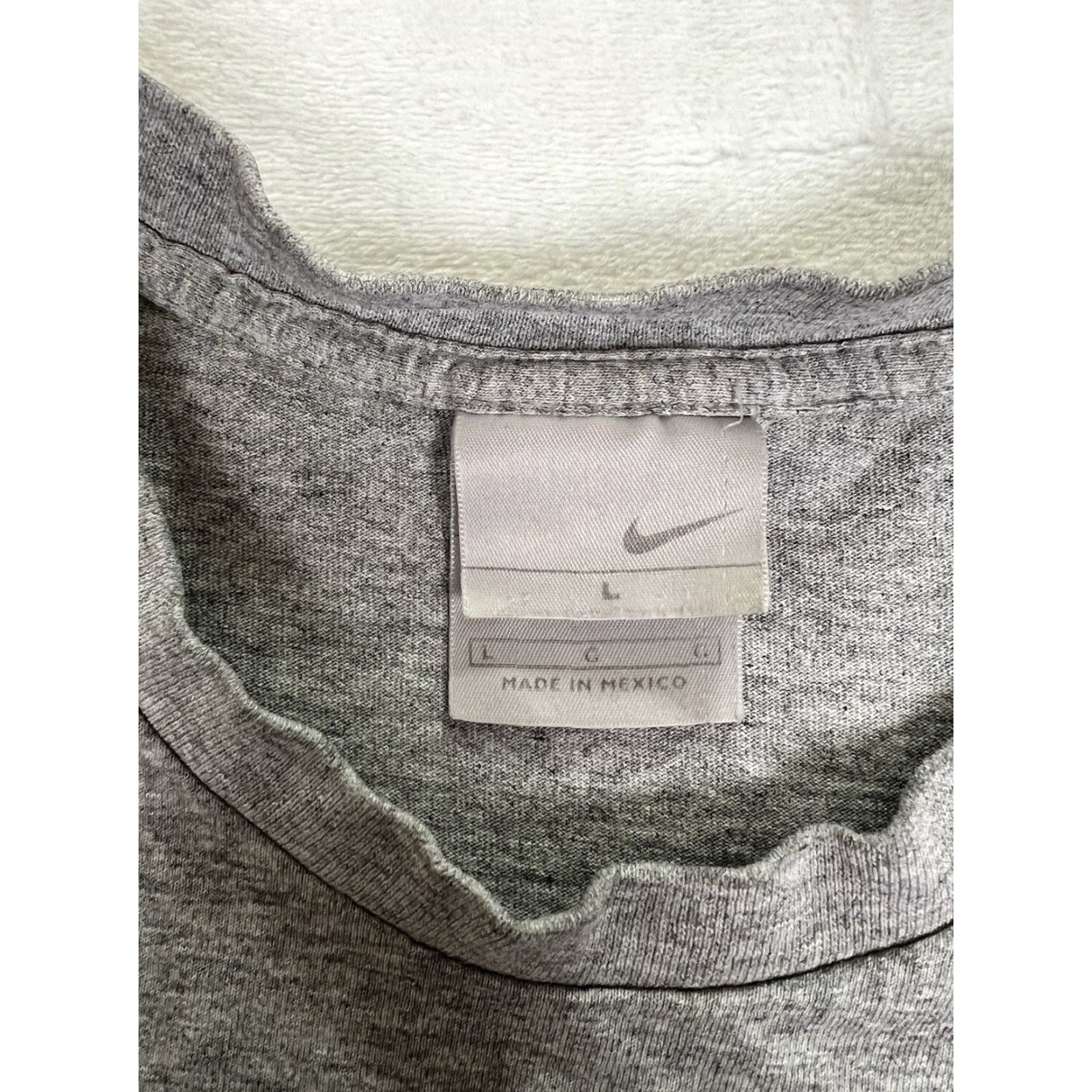 Nike VINTAGE Nike Gray Essential T-Shirt Mini Swoosh Embroidery Size L Men Regular Short Sleeve Crew Neck 90s Sports Classic | Nike Air Size US L / EU 52-54 / 3 - 5 Thumbnail
