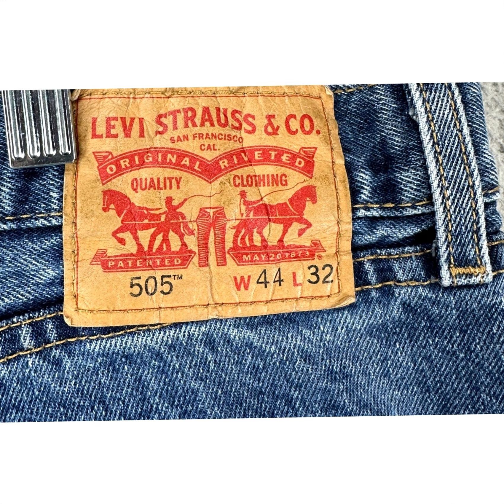 Levi's Levi's 505 Jeans Straight Men 44X32 Medium Denim 5-Pocket Relaxed Button Fly Blue Medium Wash EUC Size US 44 / EU 60 - 3 Thumbnail